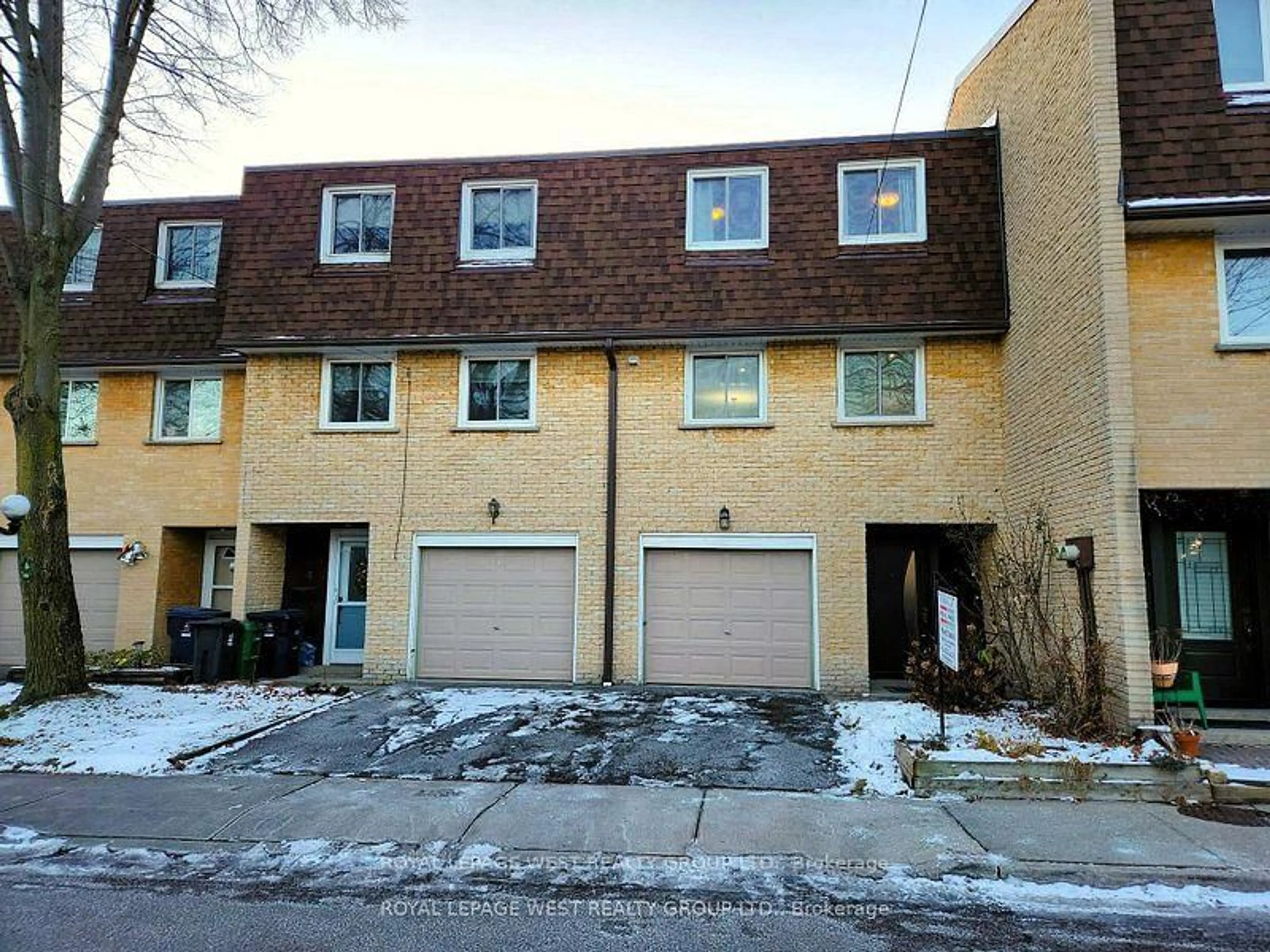 A pic from outside/outdoor area/front of a property/back of a property/a pic from drone, street for 92 Twenty Ninth St #3, Toronto Ontario M8W 3B2