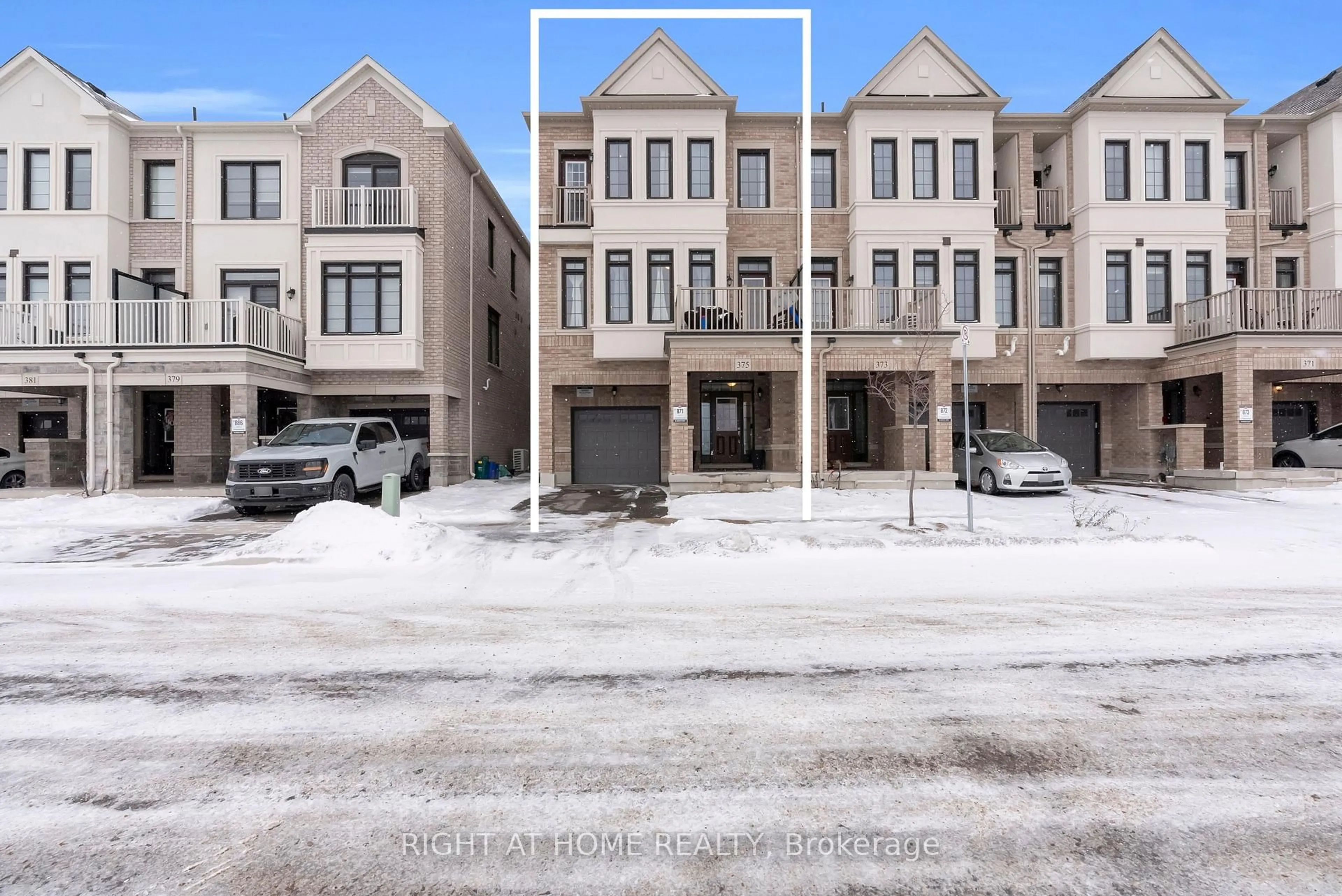 A pic from outside/outdoor area/front of a property/back of a property/a pic from drone, street for 375 Thimbleweed Crt, Milton Ontario L9E 1T3
