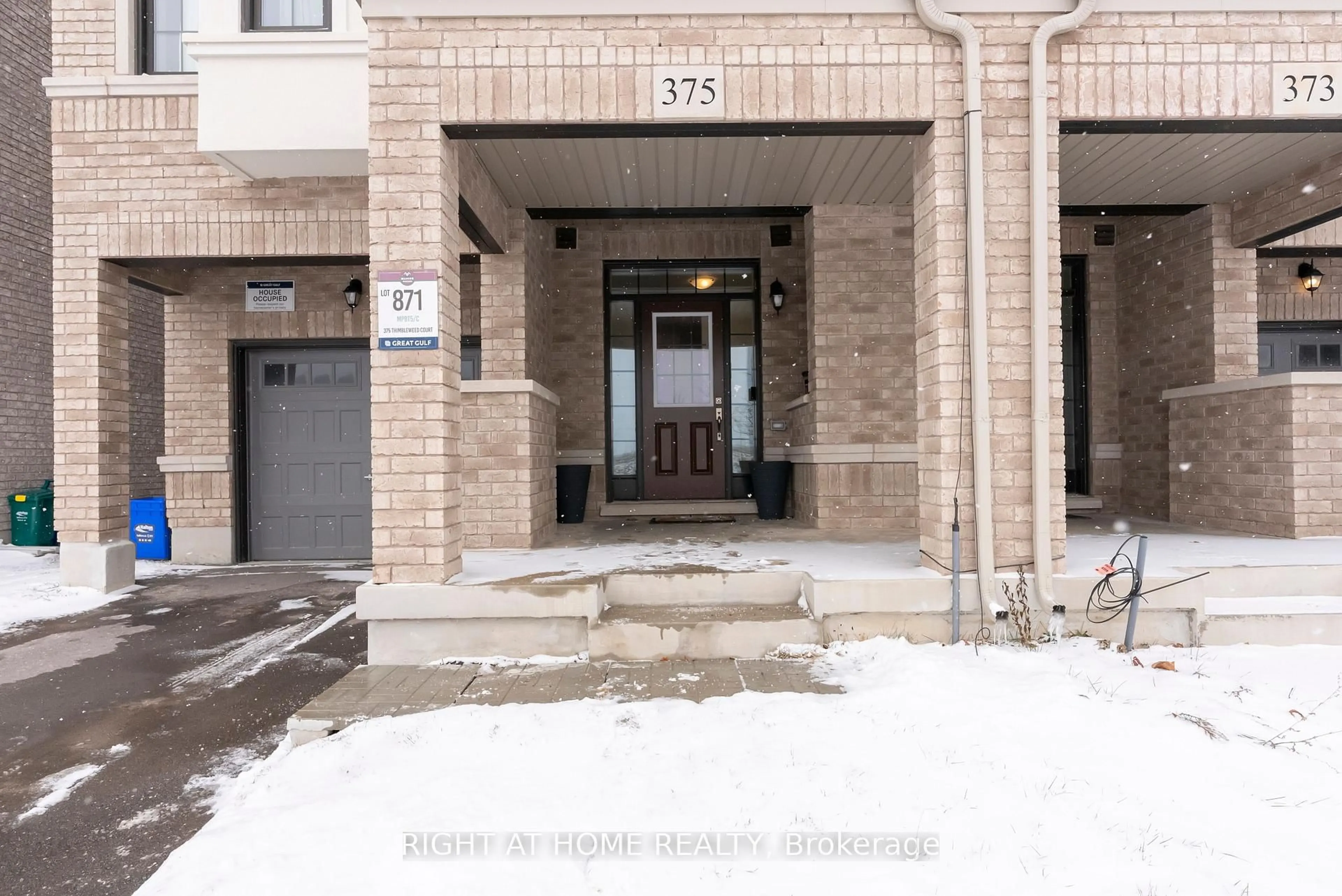 Indoor foyer for 375 Thimbleweed Crt, Milton Ontario L9E 1T3