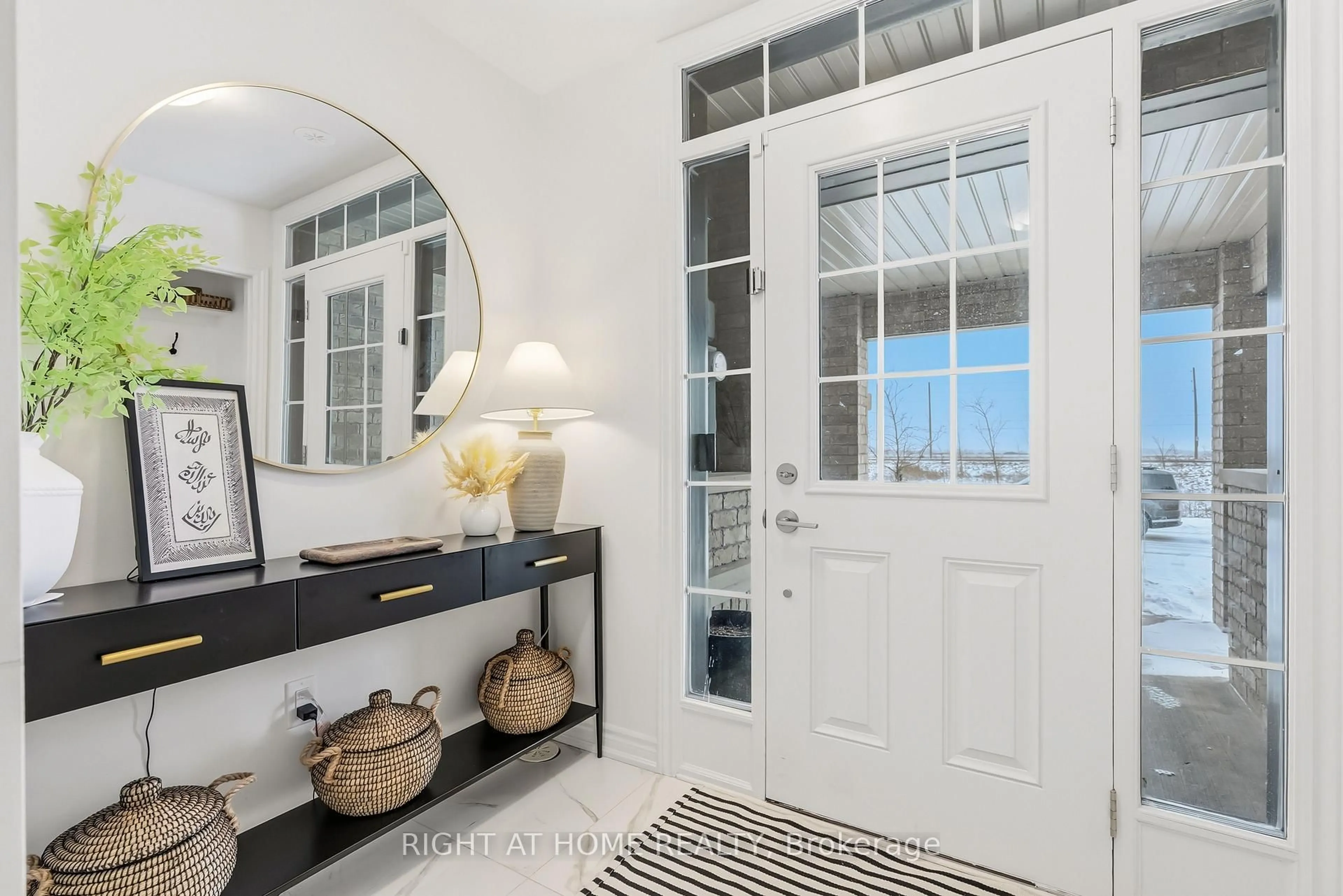 Indoor entryway for 375 Thimbleweed Crt, Milton Ontario L9E 1T3