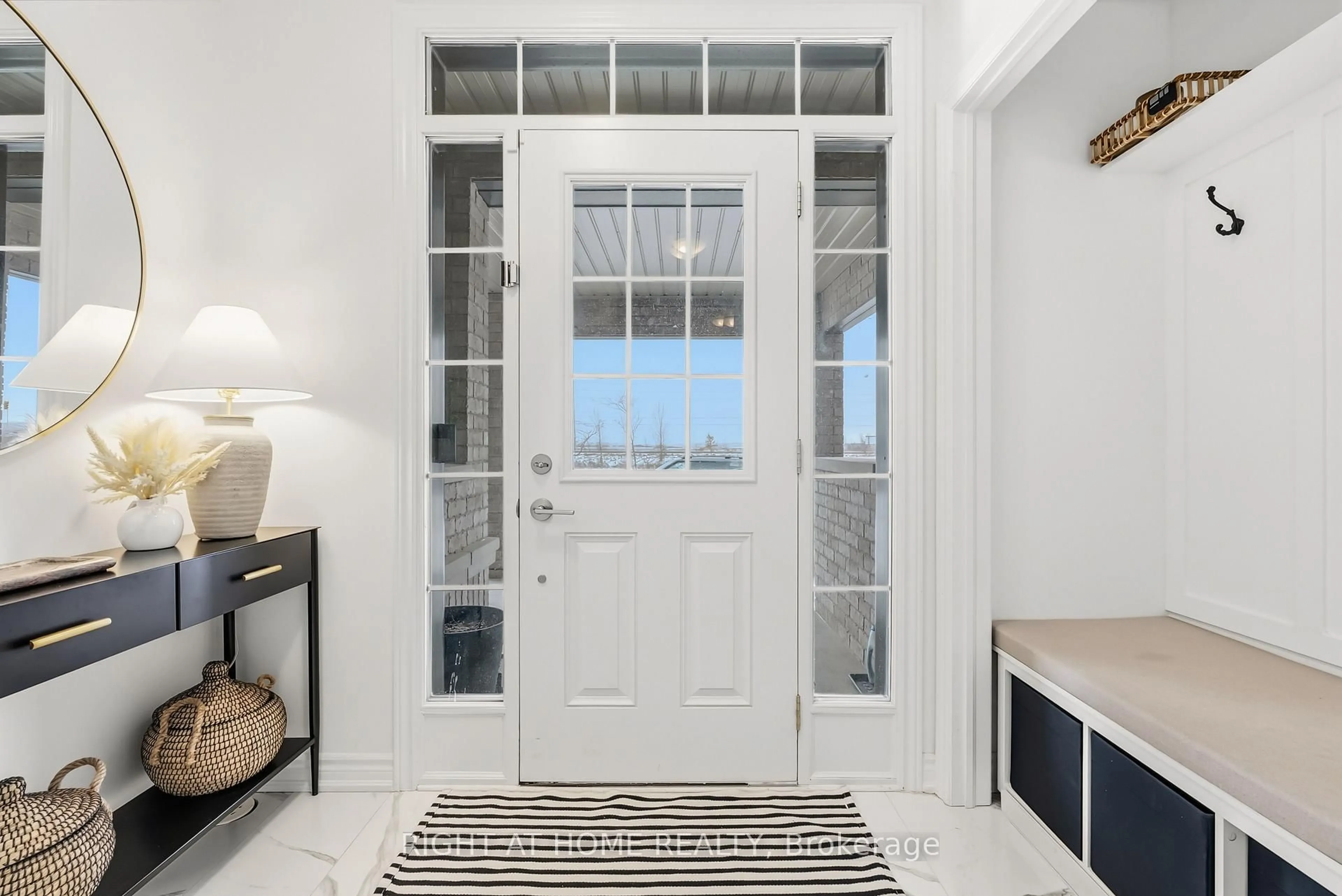 Indoor entryway for 375 Thimbleweed Crt, Milton Ontario L9E 1T3