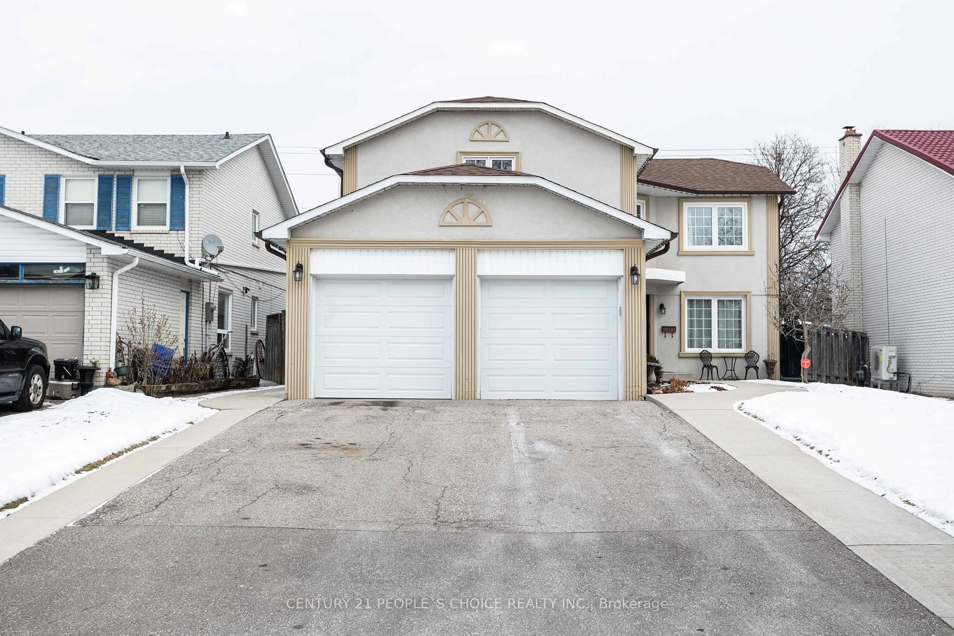Unknown for 32 Madrid Cres, Brampton Ontario L6S 2X4