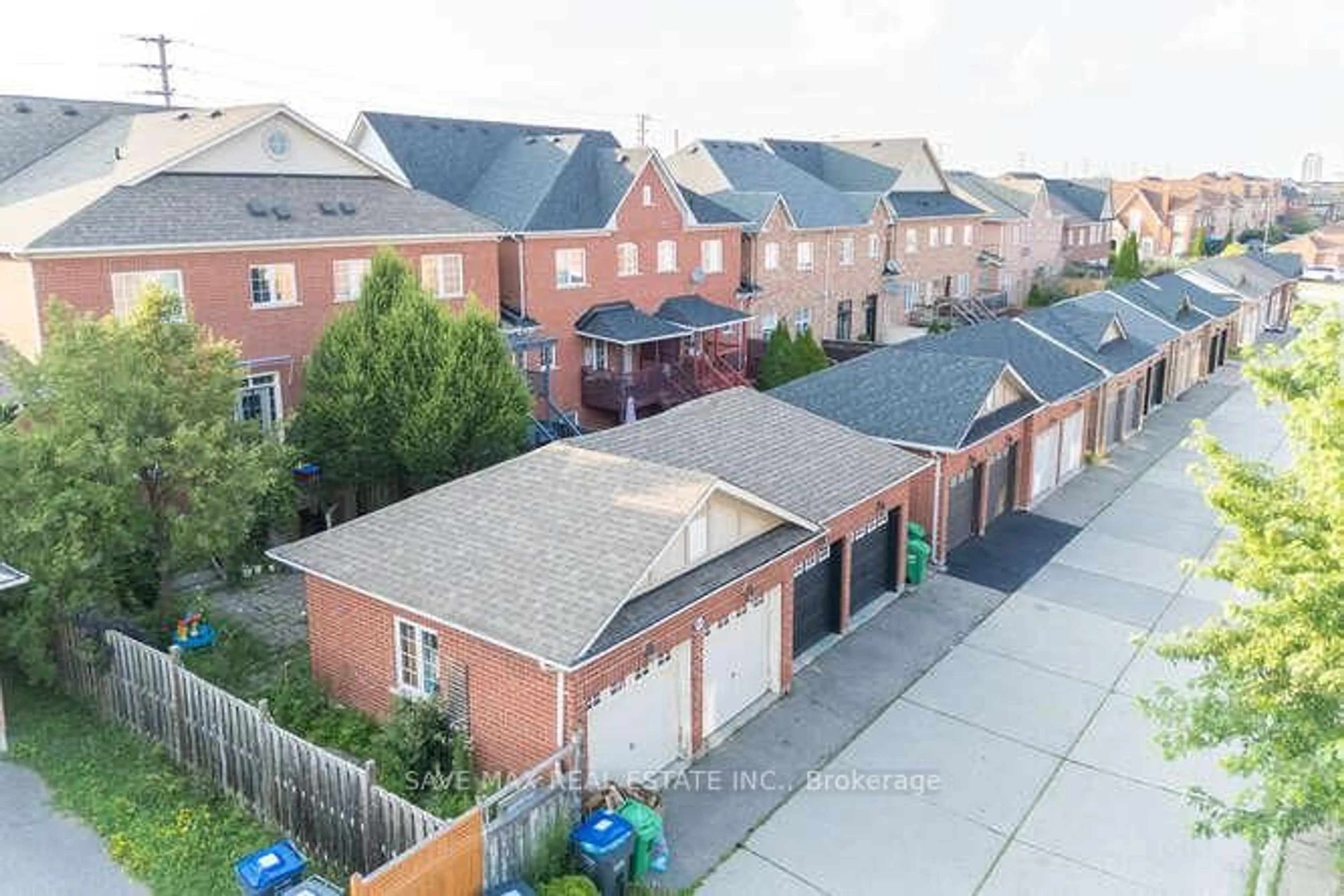 A pic from outside/outdoor area/front of a property/back of a property/a pic from drone, street for 3452 Eglinton Ave, Mississauga Ontario L5M 7P4