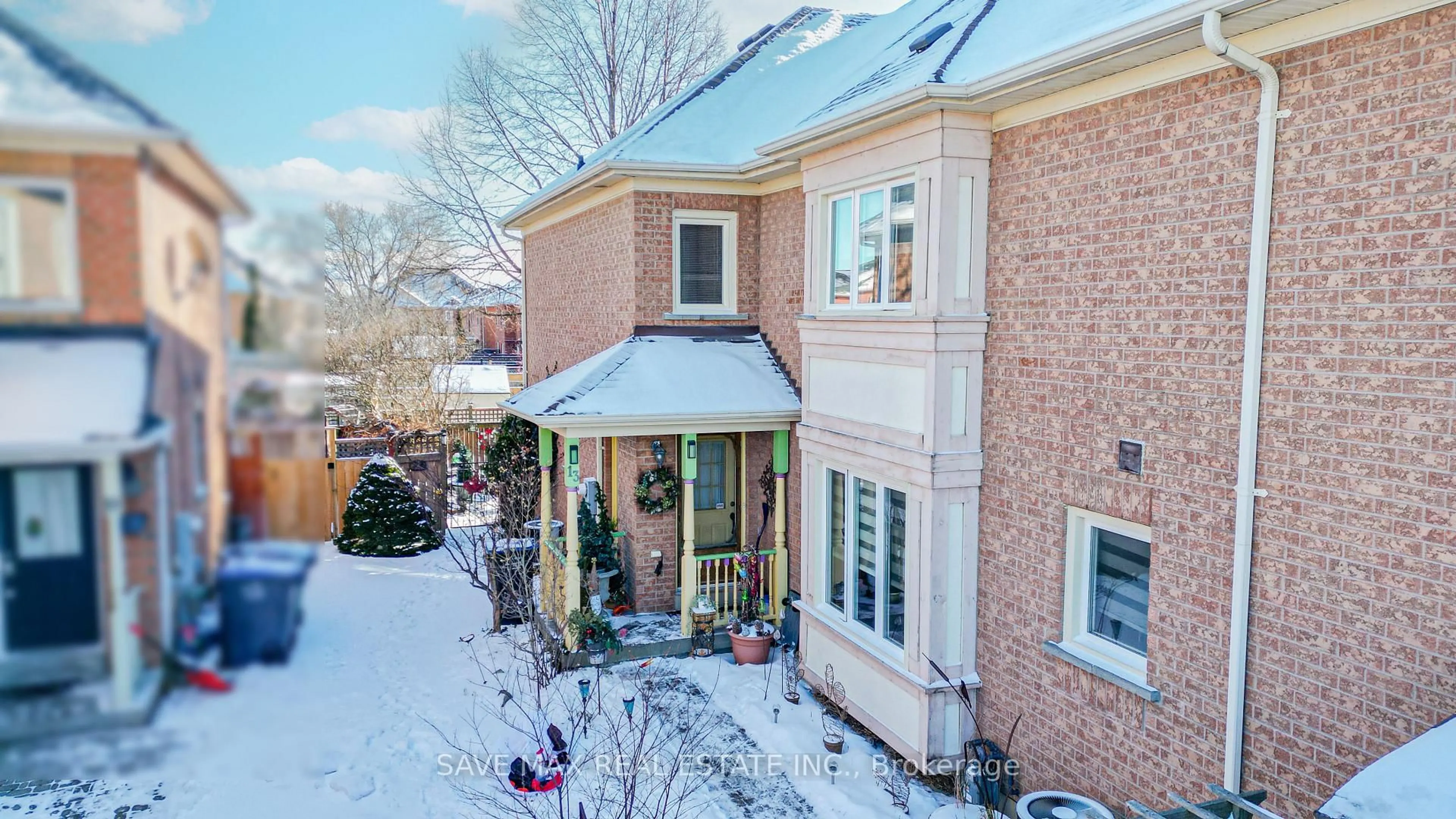 A pic from outside/outdoor area/front of a property/back of a property/a pic from drone, street for 13 Pressed Brick Dr, Brampton Ontario L6V 4K8