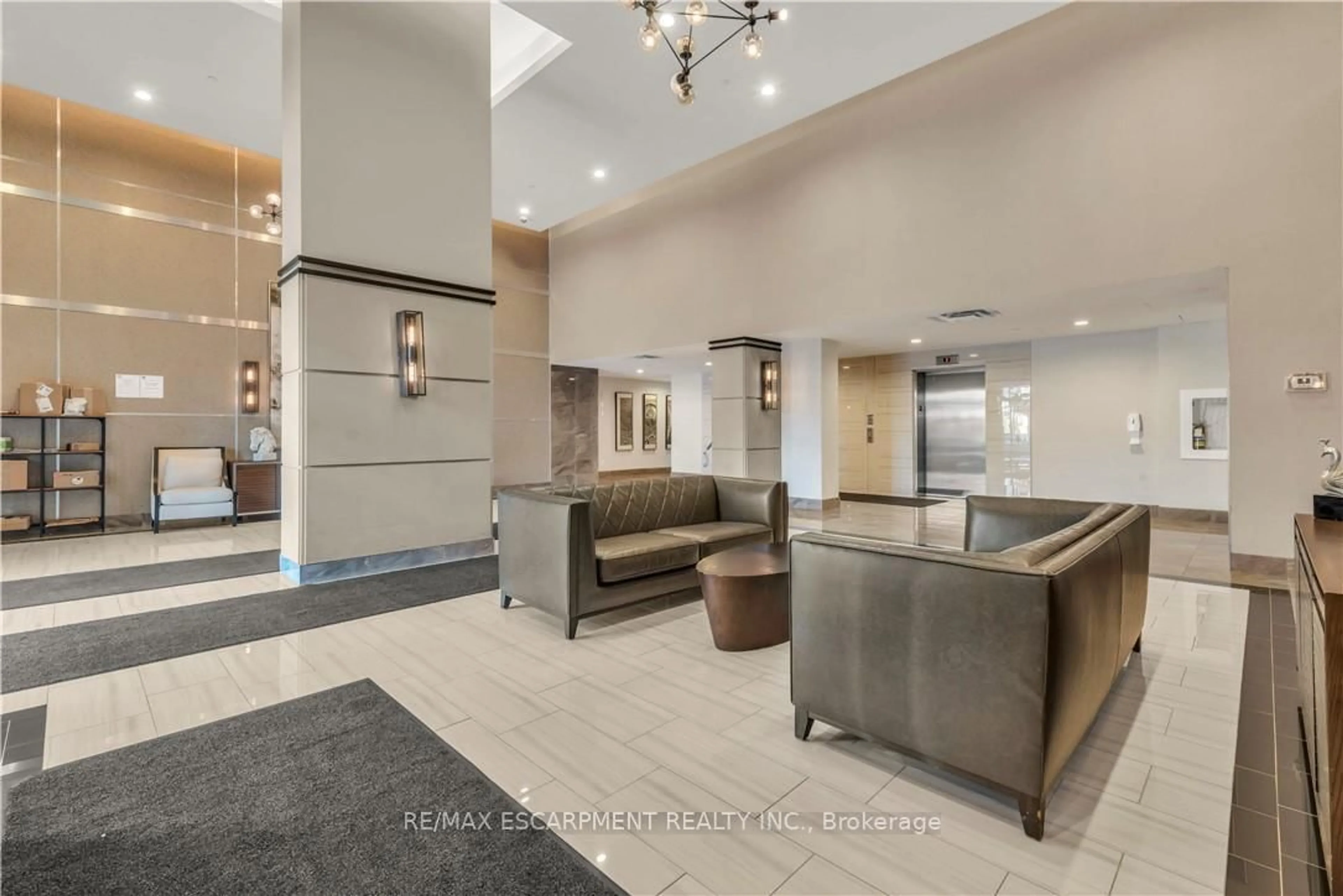 Lobby for 2486 Old Bronte Rd #520, Oakville Ontario L6M 0Y4