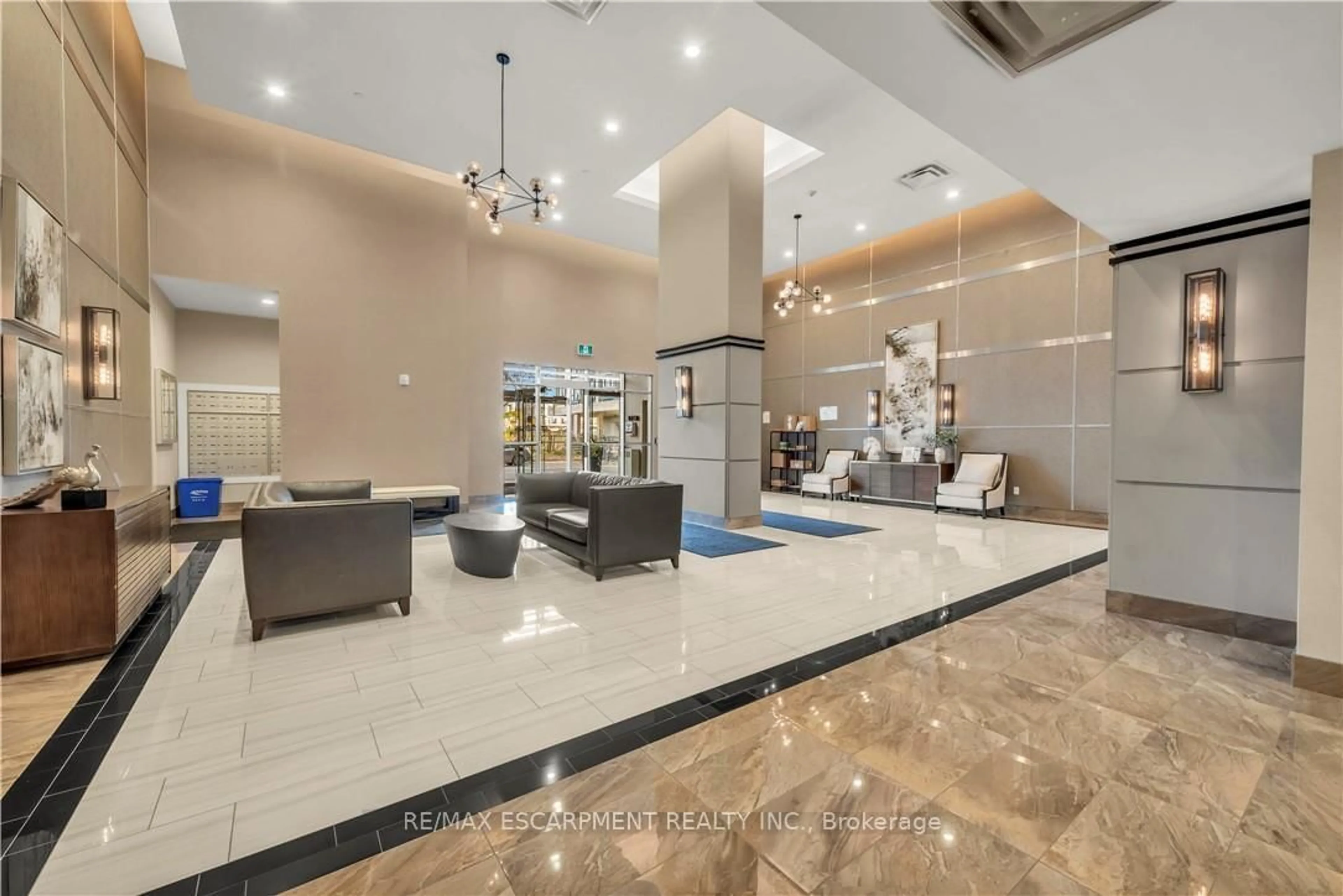 Lobby for 2486 Old Bronte Rd #520, Oakville Ontario L6M 0Y4