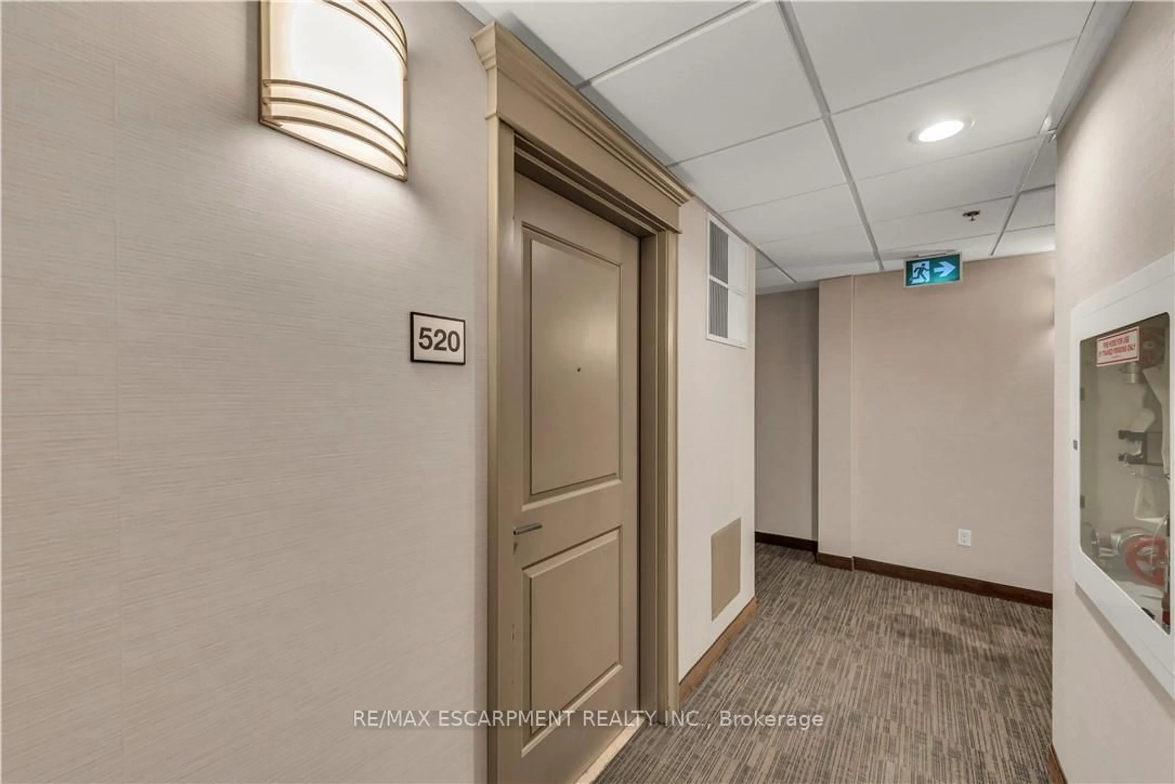 Indoor foyer for 2486 Old Bronte Rd #520, Oakville Ontario L6M 0Y4