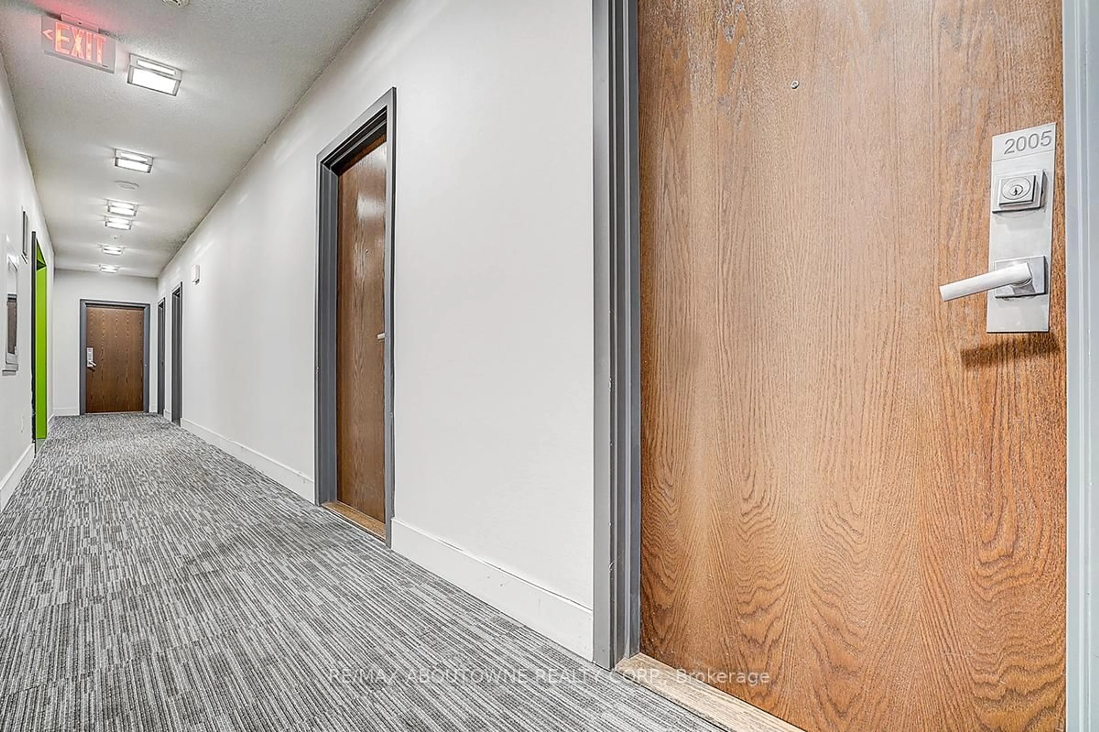 Indoor foyer for 360 Square One Dr #2005, Mississauga Ontario L5B 0G7