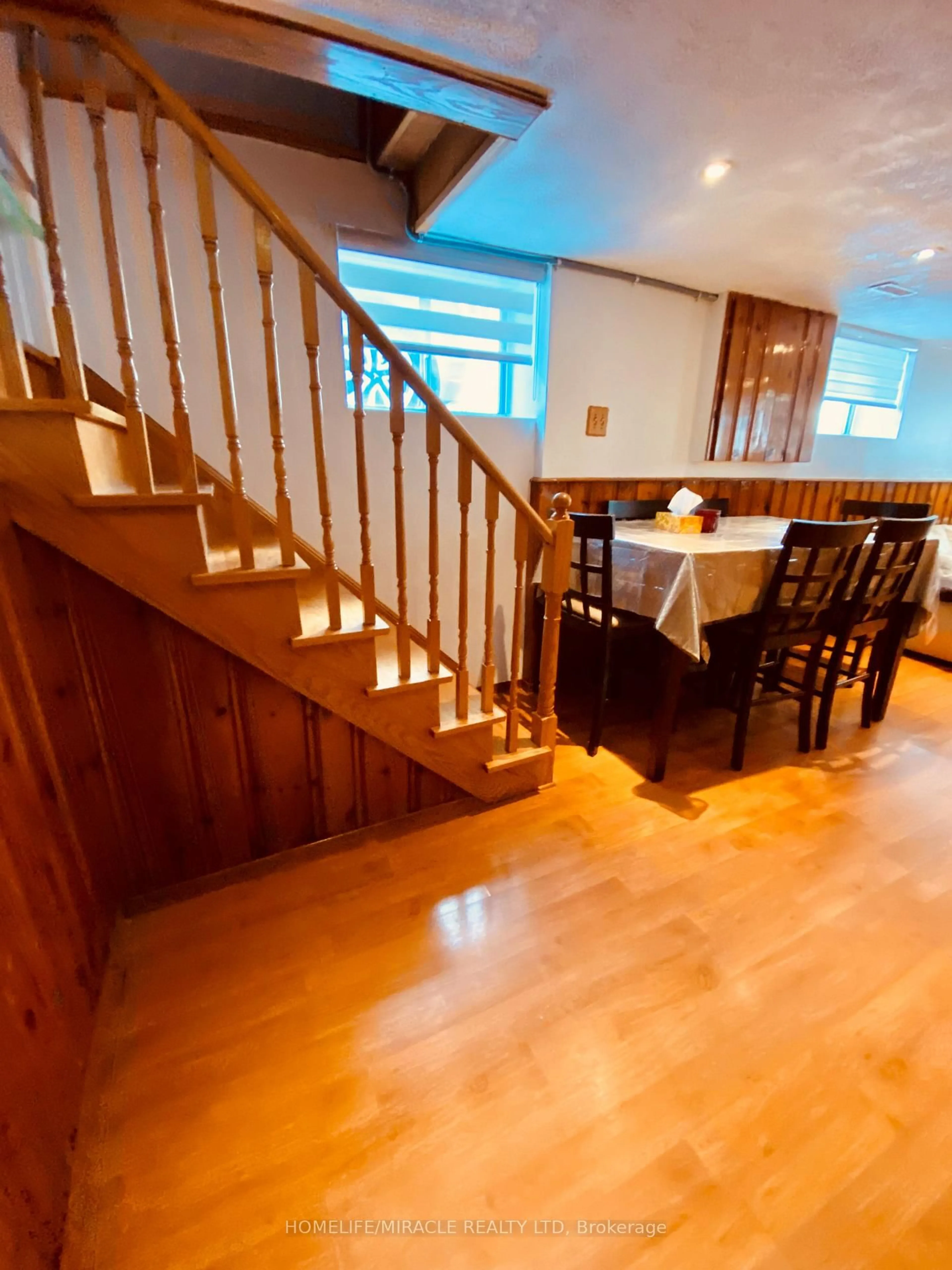 Unknown for 5 Queen St, Mississauga Ontario L5M 1K2