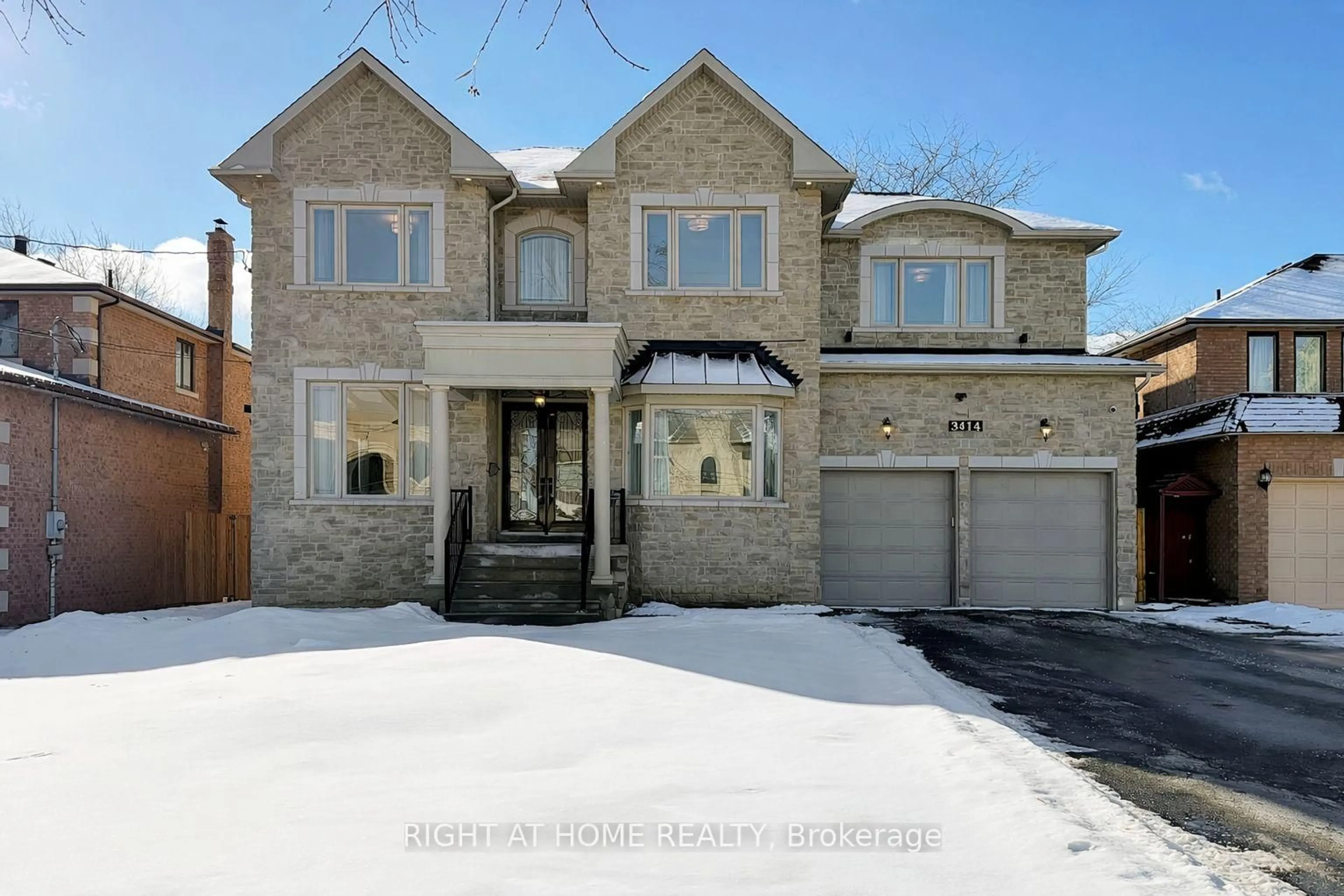 Home with brick exterior material, street for 3414 Joan Dr, Mississauga Ontario L5B 1T5