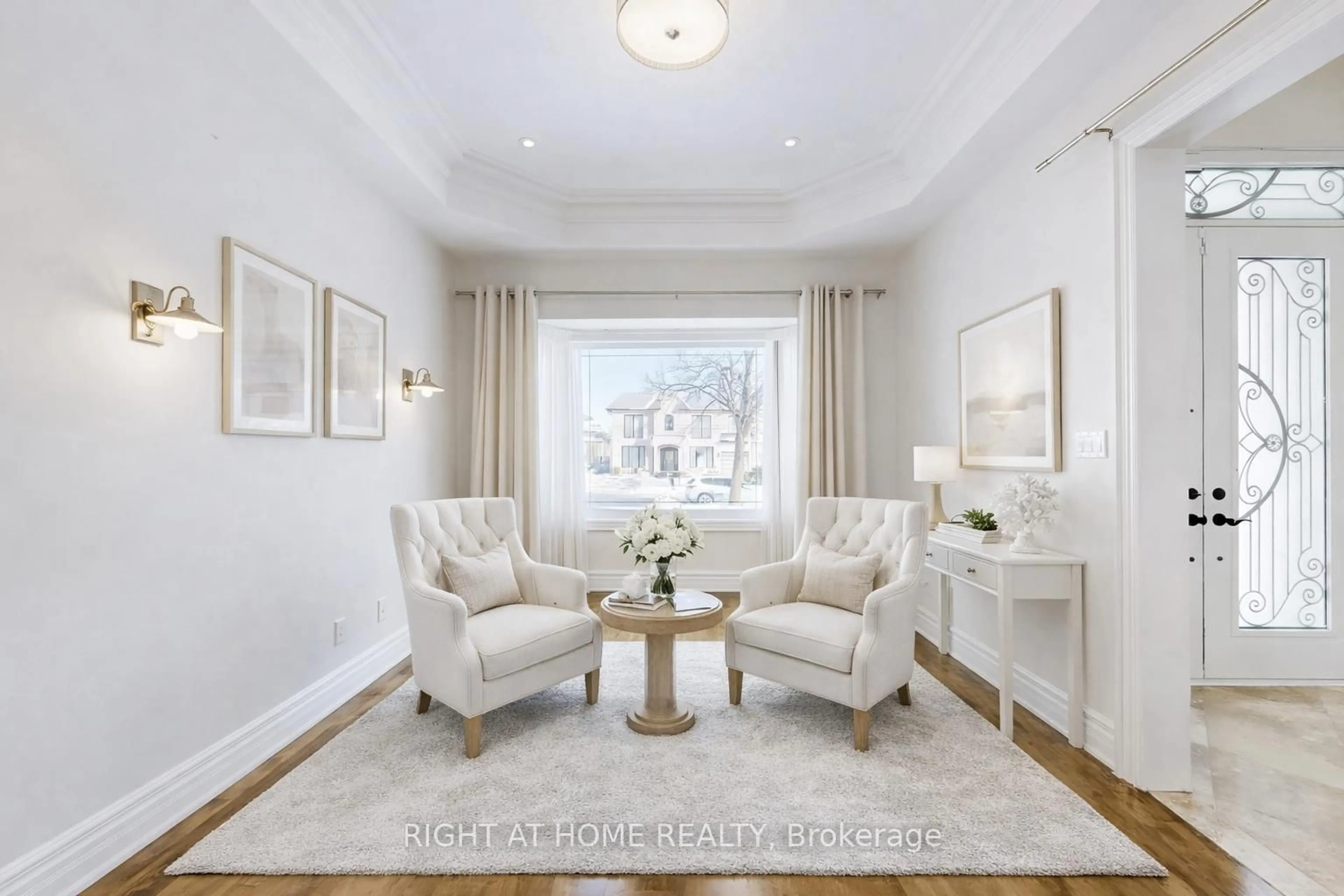 Living room with furniture, unknown for 3414 Joan Dr, Mississauga Ontario L5B 1T5