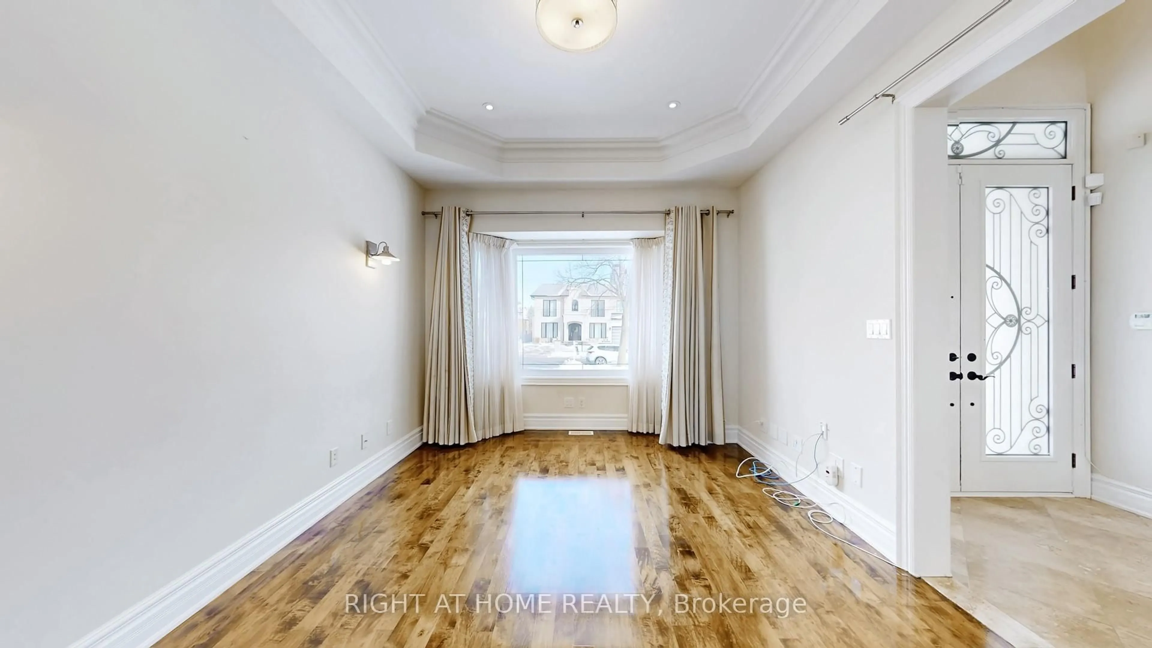 A pic of a room for 3414 Joan Dr, Mississauga Ontario L5B 1T5