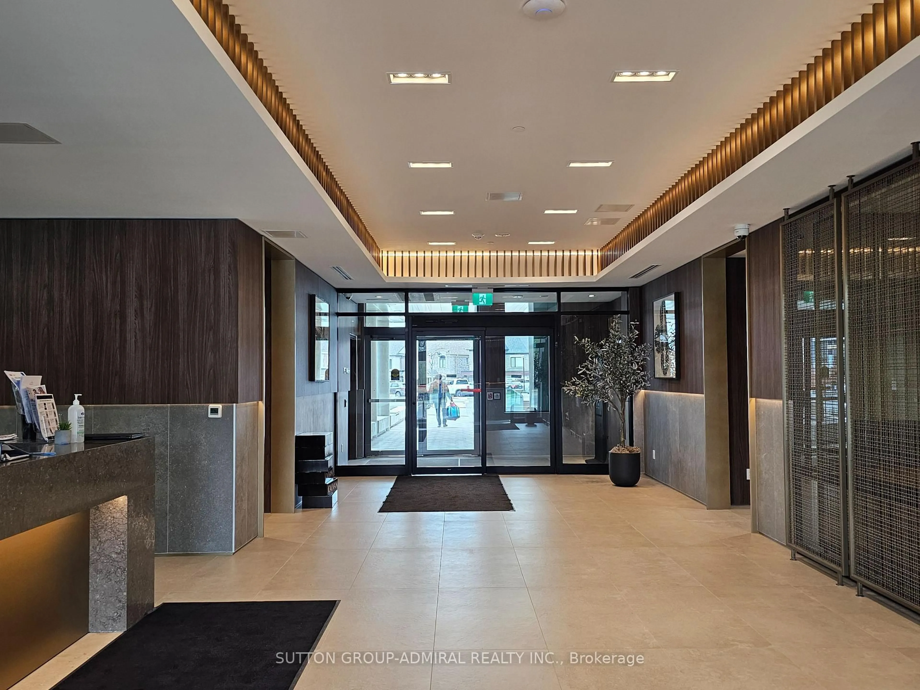 Lobby for 2501 Saw Whet Blvd #537, Oakville Ontario L6M 5N2