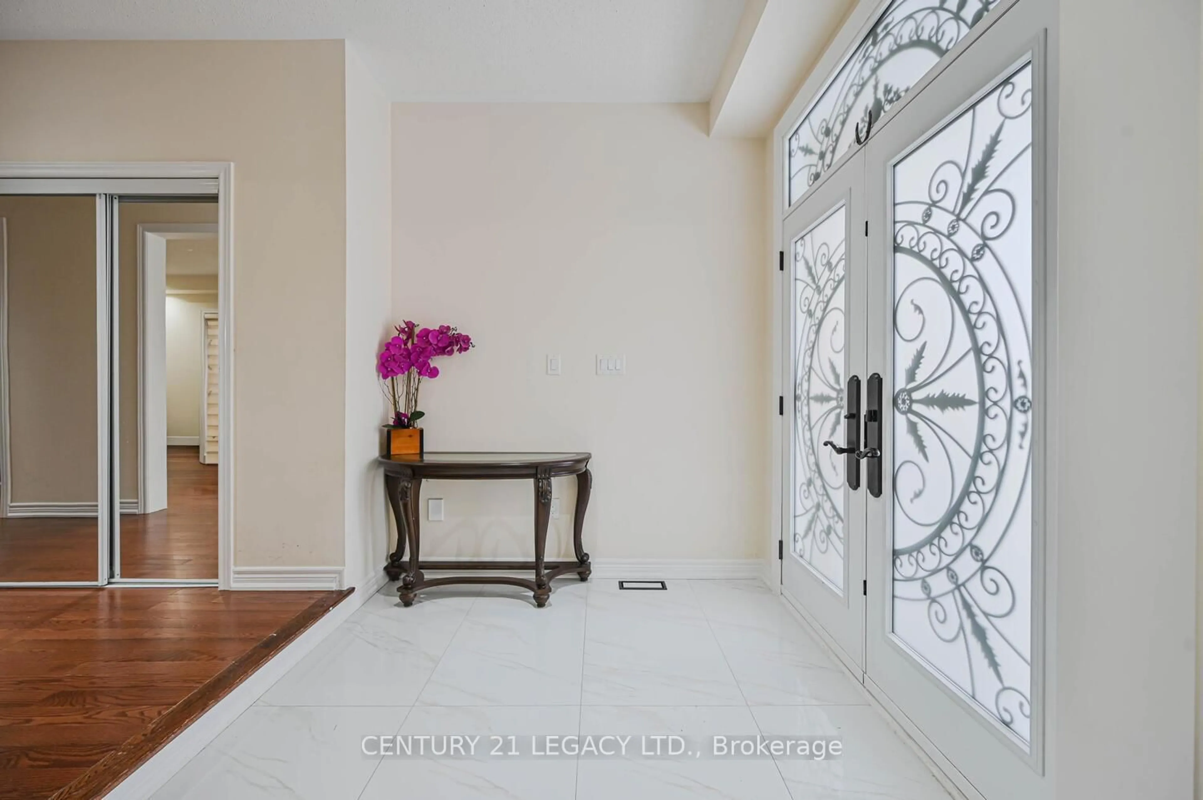 Indoor entryway for 58 Gamson Cres, Brampton Ontario L6R 0V6