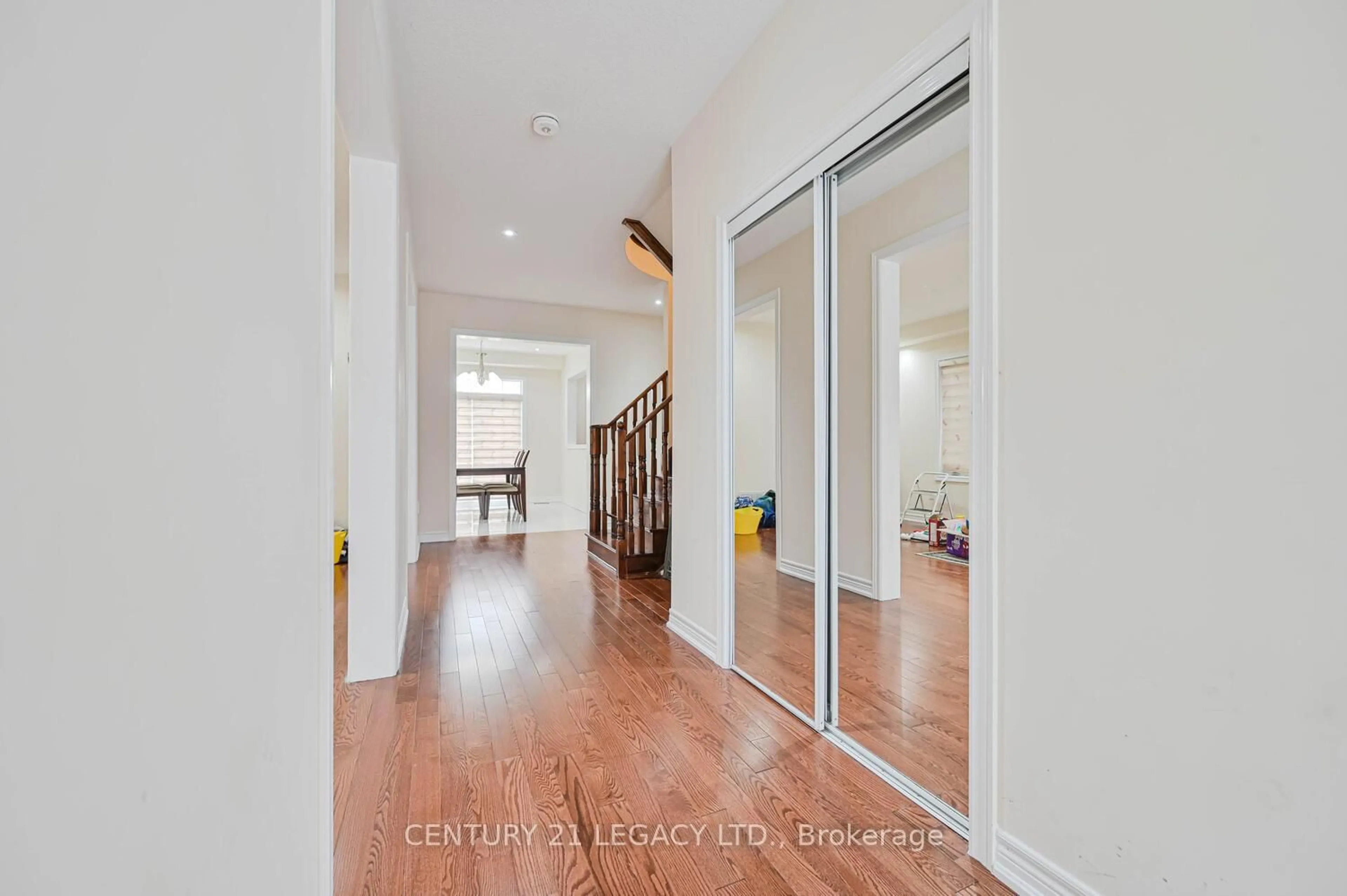 Indoor foyer for 58 Gamson Cres, Brampton Ontario L6R 0V6