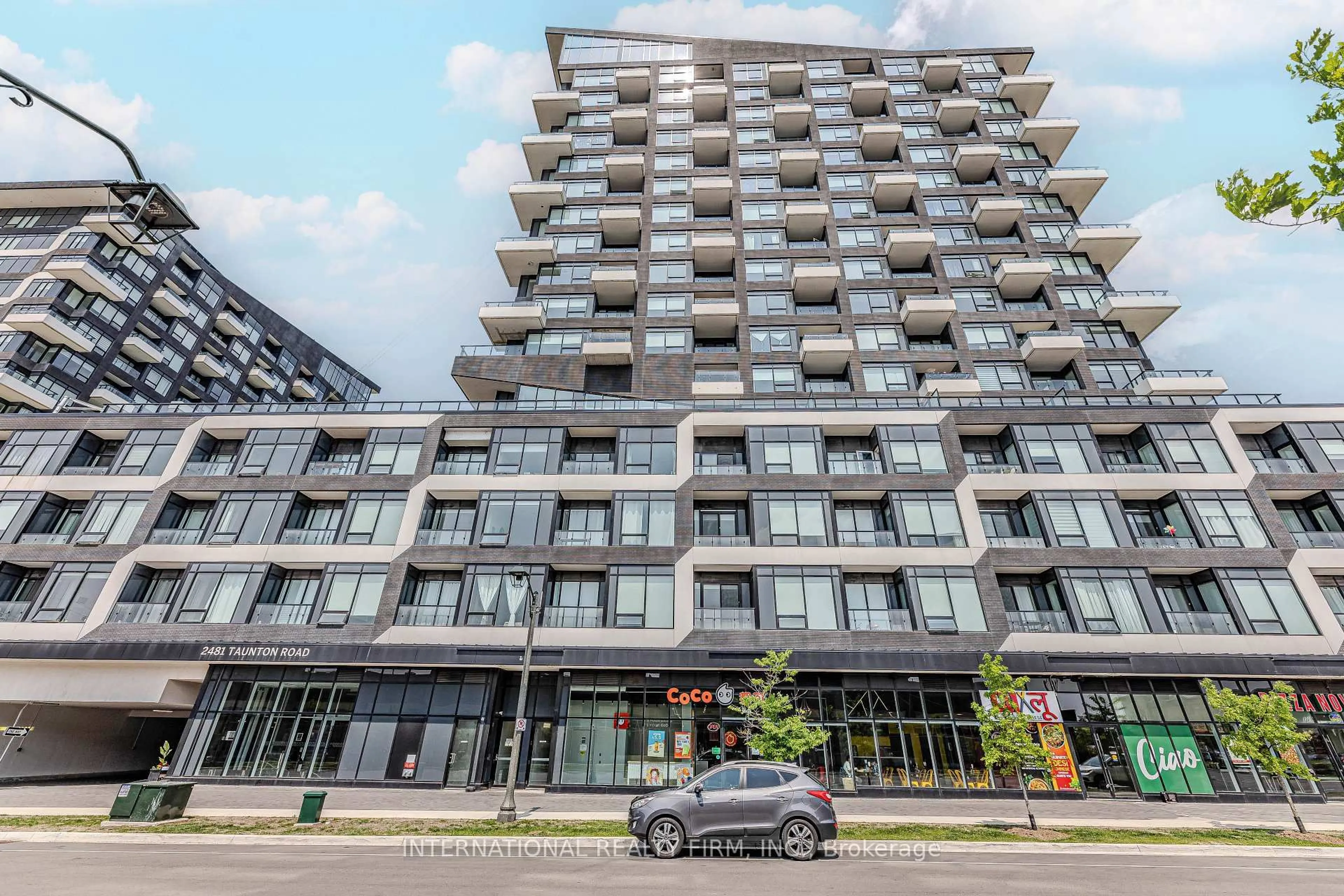 Patio, building for 2481 Taunton Rd #1307, Oakville Ontario L6H 3R7