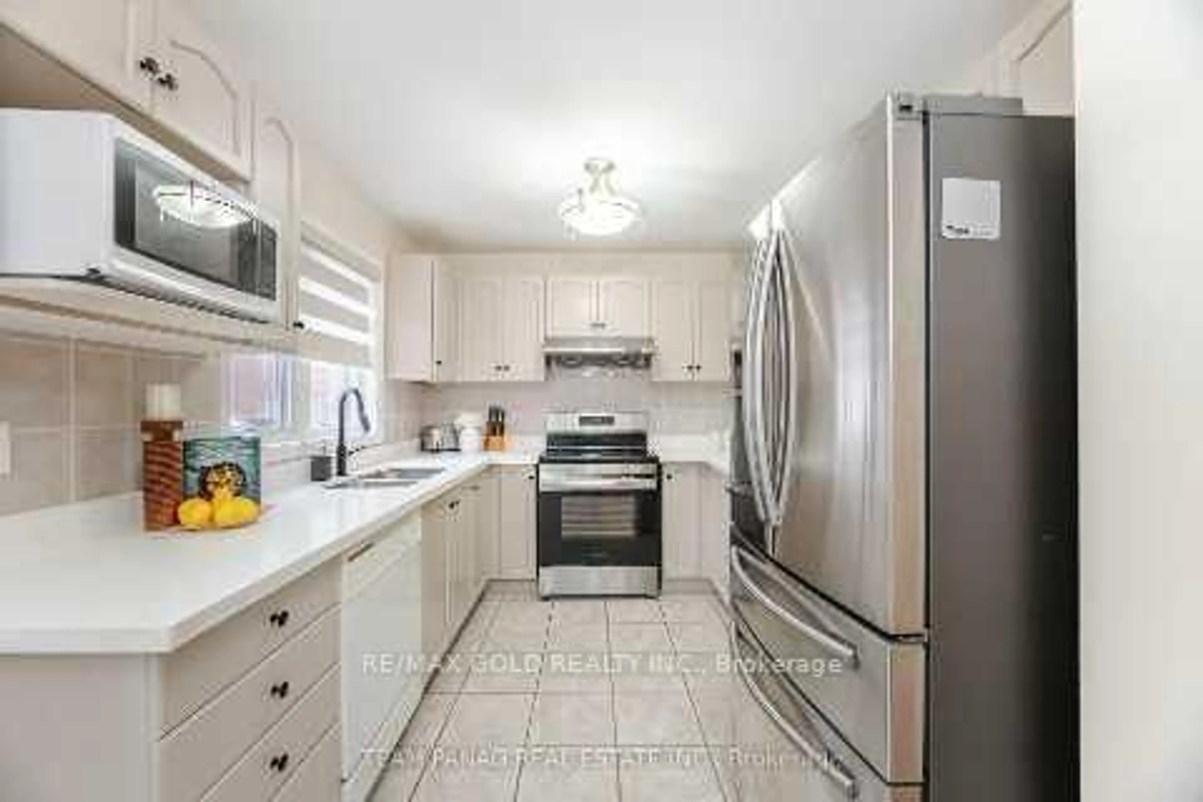 Standard kitchen, ceramic/tile floor for 80 Octillo Blvd, Brampton Ontario L6R 2V6