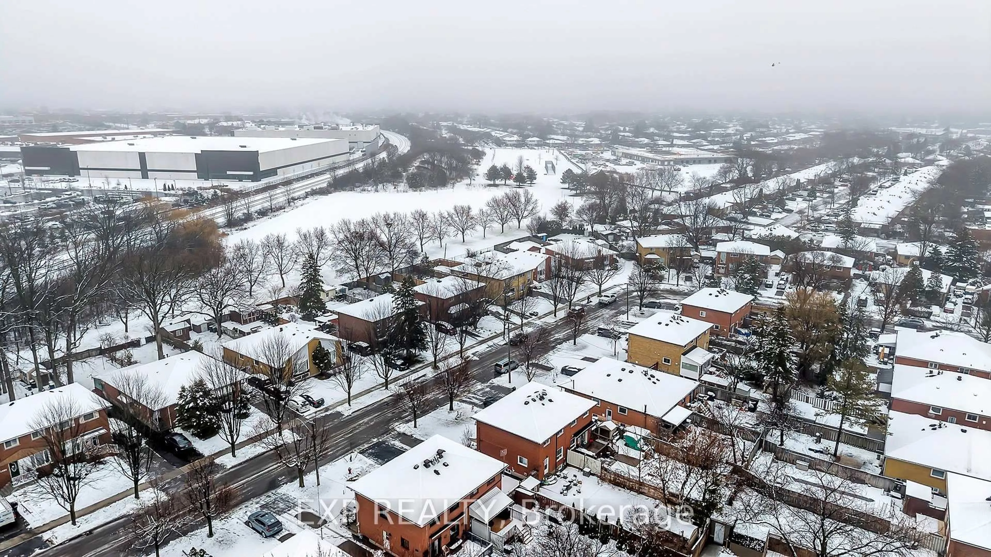 A pic from outside/outdoor area/front of a property/back of a property/a pic from drone, street for 1367 Freeport Dr, Mississauga Ontario L5C 1S5