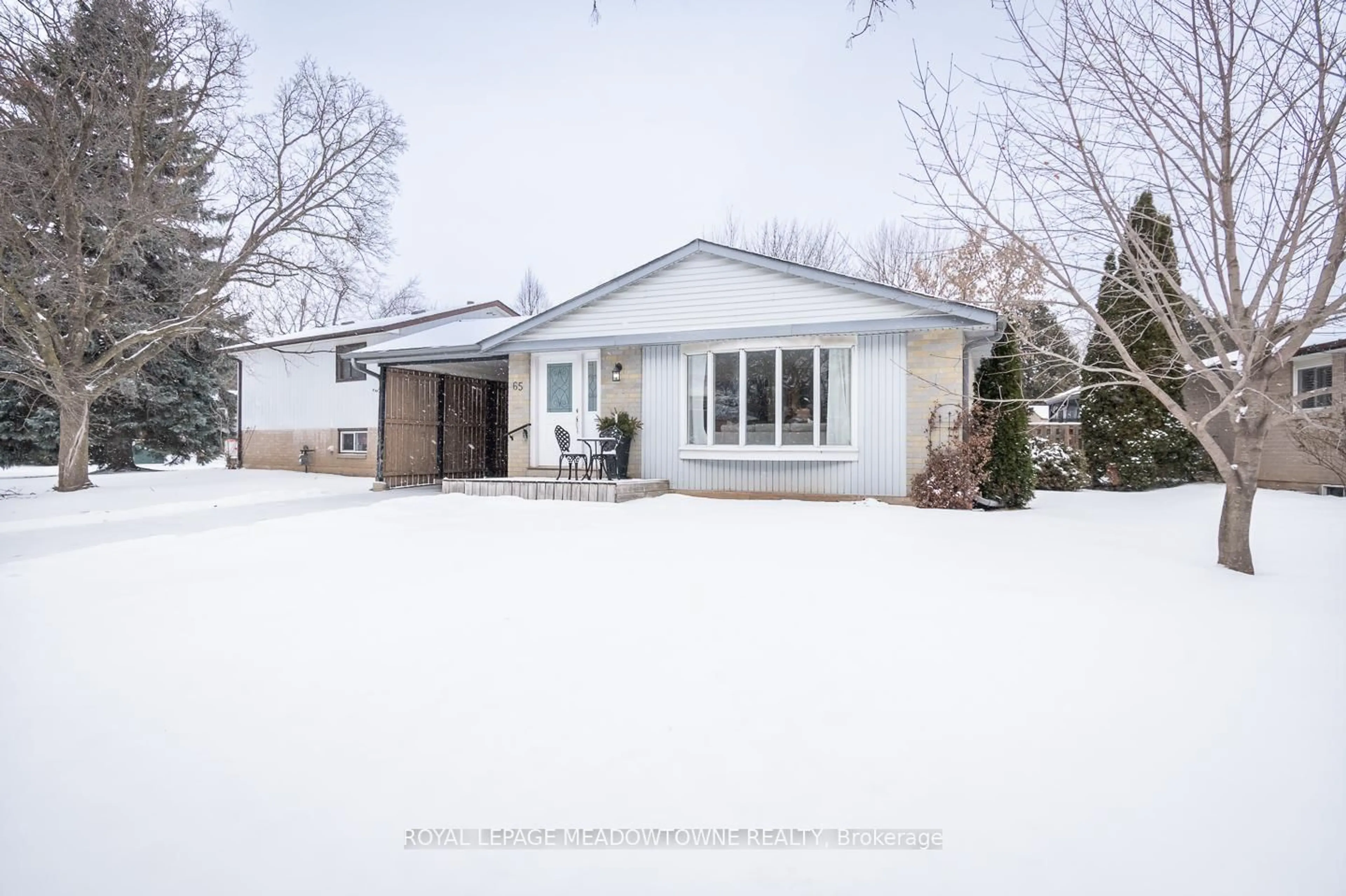 A pic from outside/outdoor area/front of a property/back of a property/a pic from drone, street for 65 Lorne Scots Dr, Milton Ontario L9T 2Z2