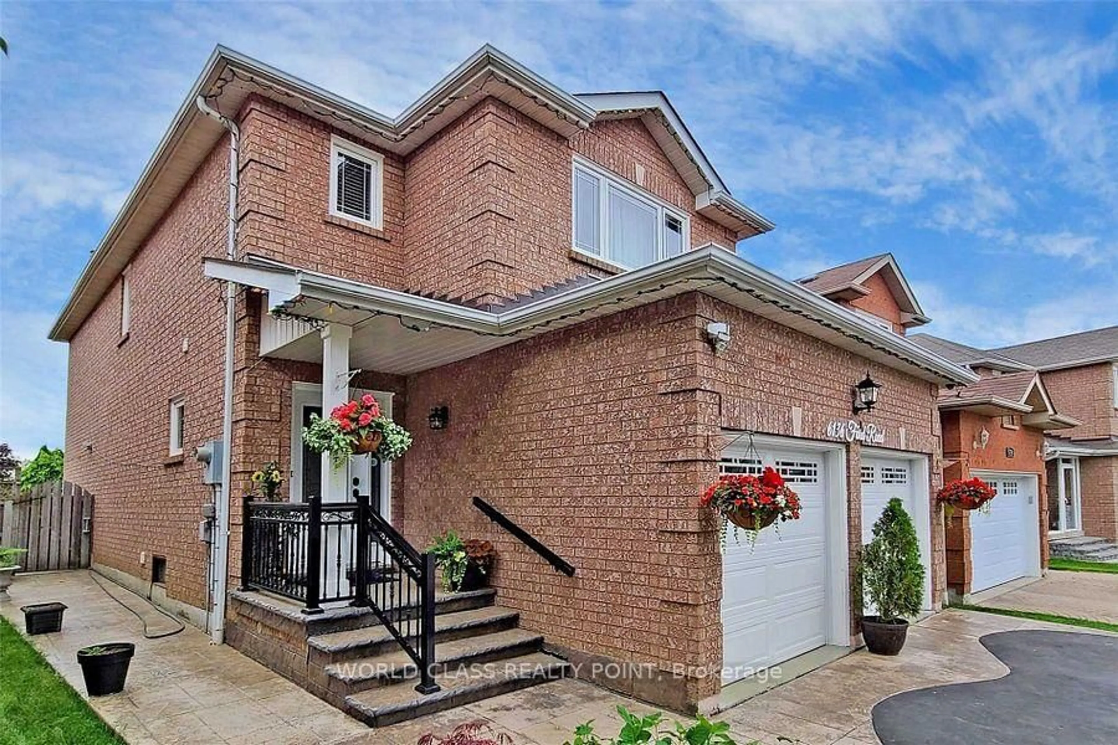 Home with brick exterior material, street for 6136 Ford Rd, Mississauga Ontario L5V 1X1