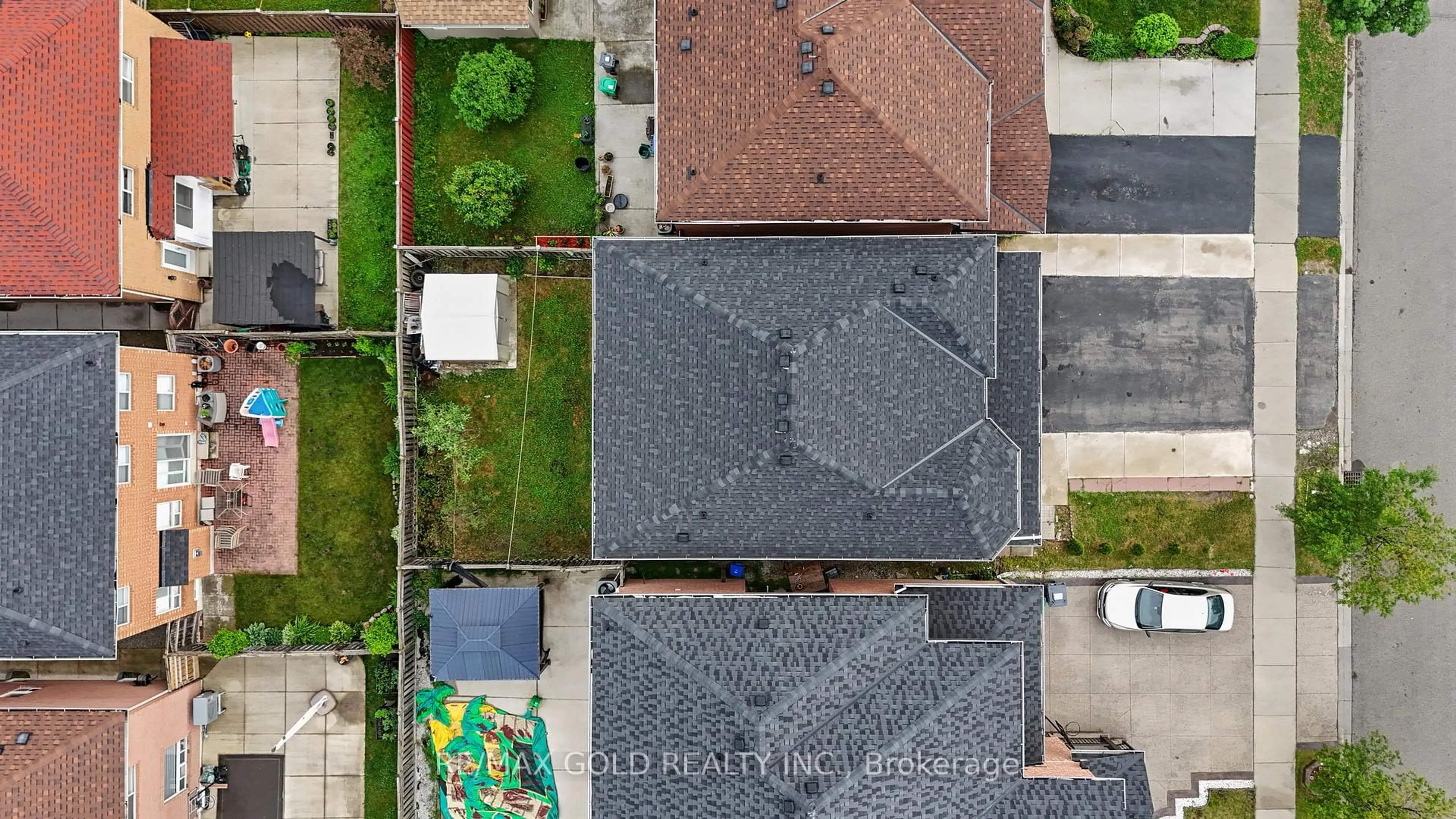 A pic from outside/outdoor area/front of a property/back of a property/a pic from drone, street for 14 Gaspe Rd, Brampton Ontario L6S 0A4