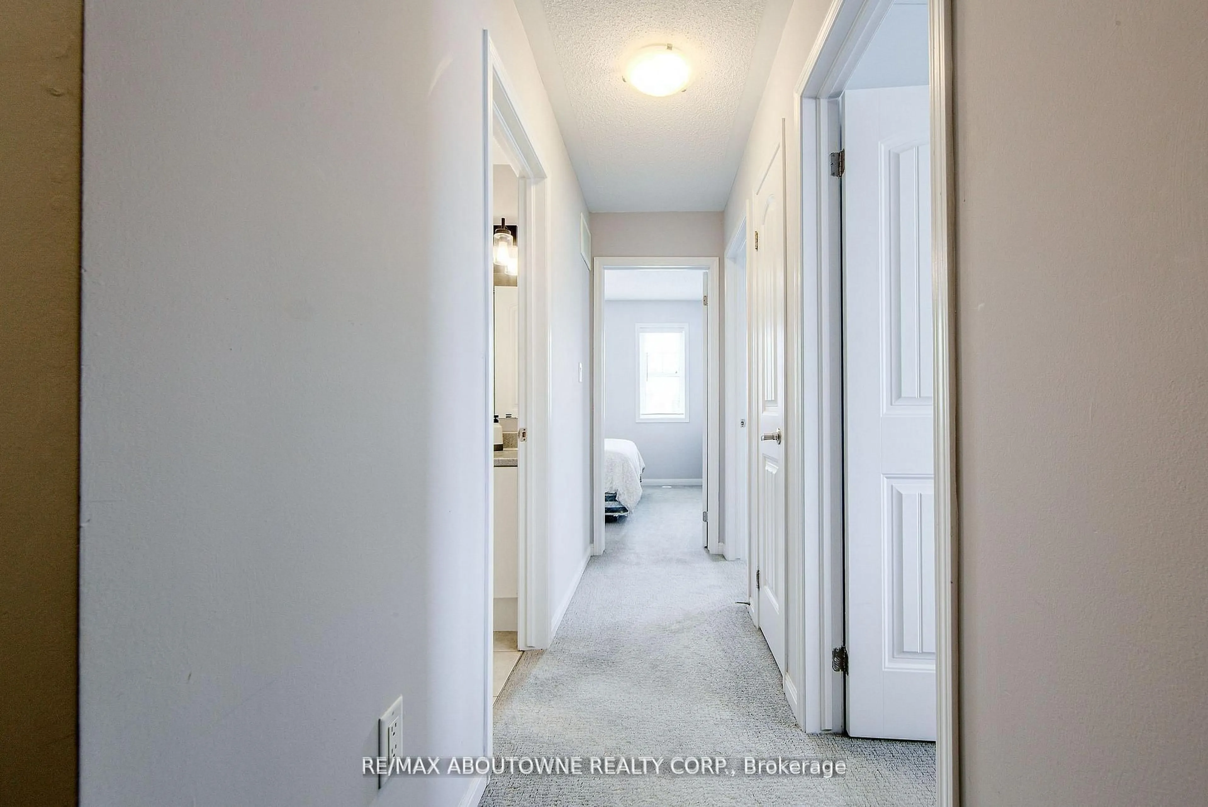 Indoor entryway for 911 Deverell Pl, Milton Ontario L9T 0M2