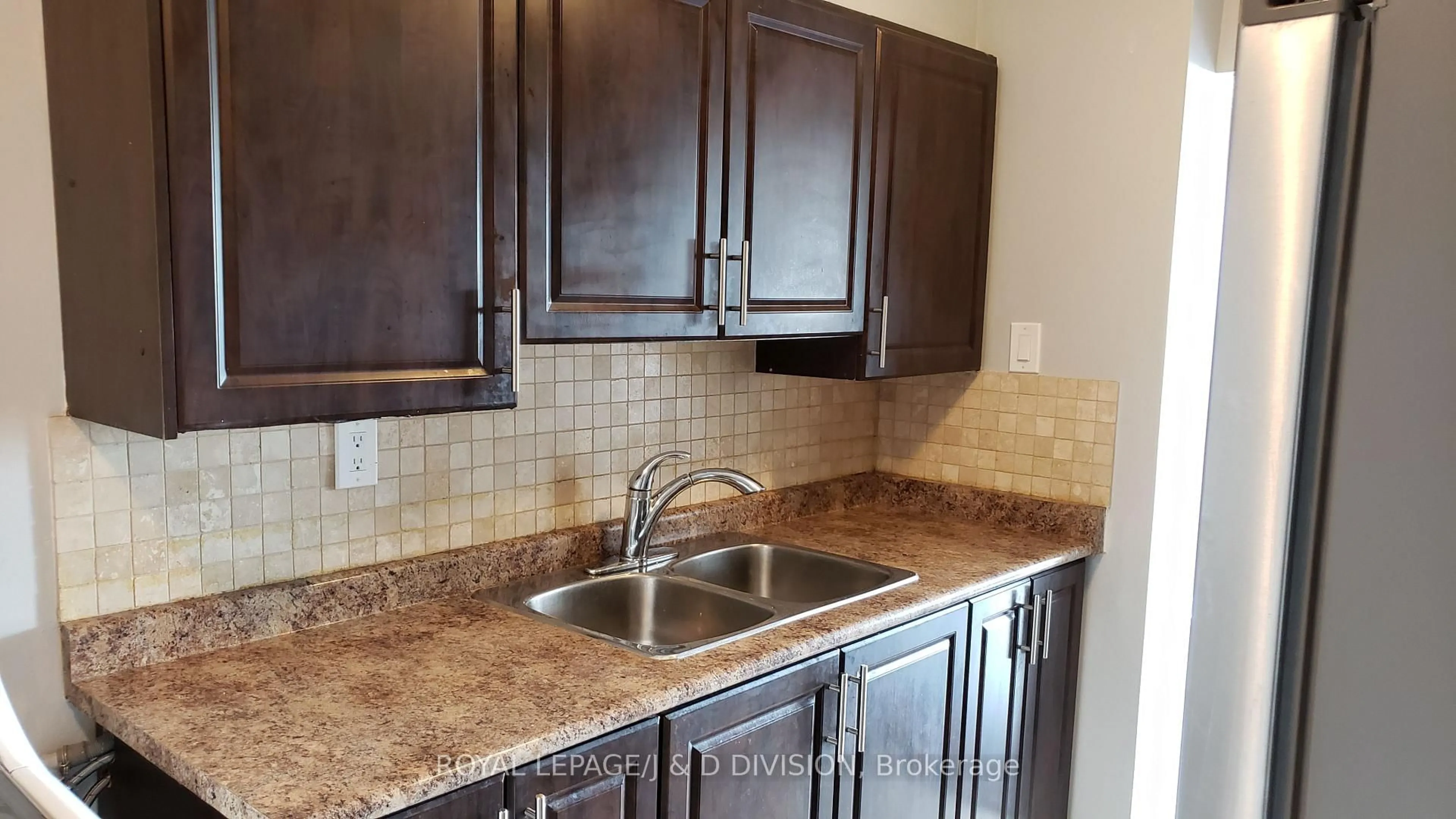 Standard kitchen, ceramic/tile floor for 10 Tobermory Dr #602, Toronto Ontario M3N 2Y5