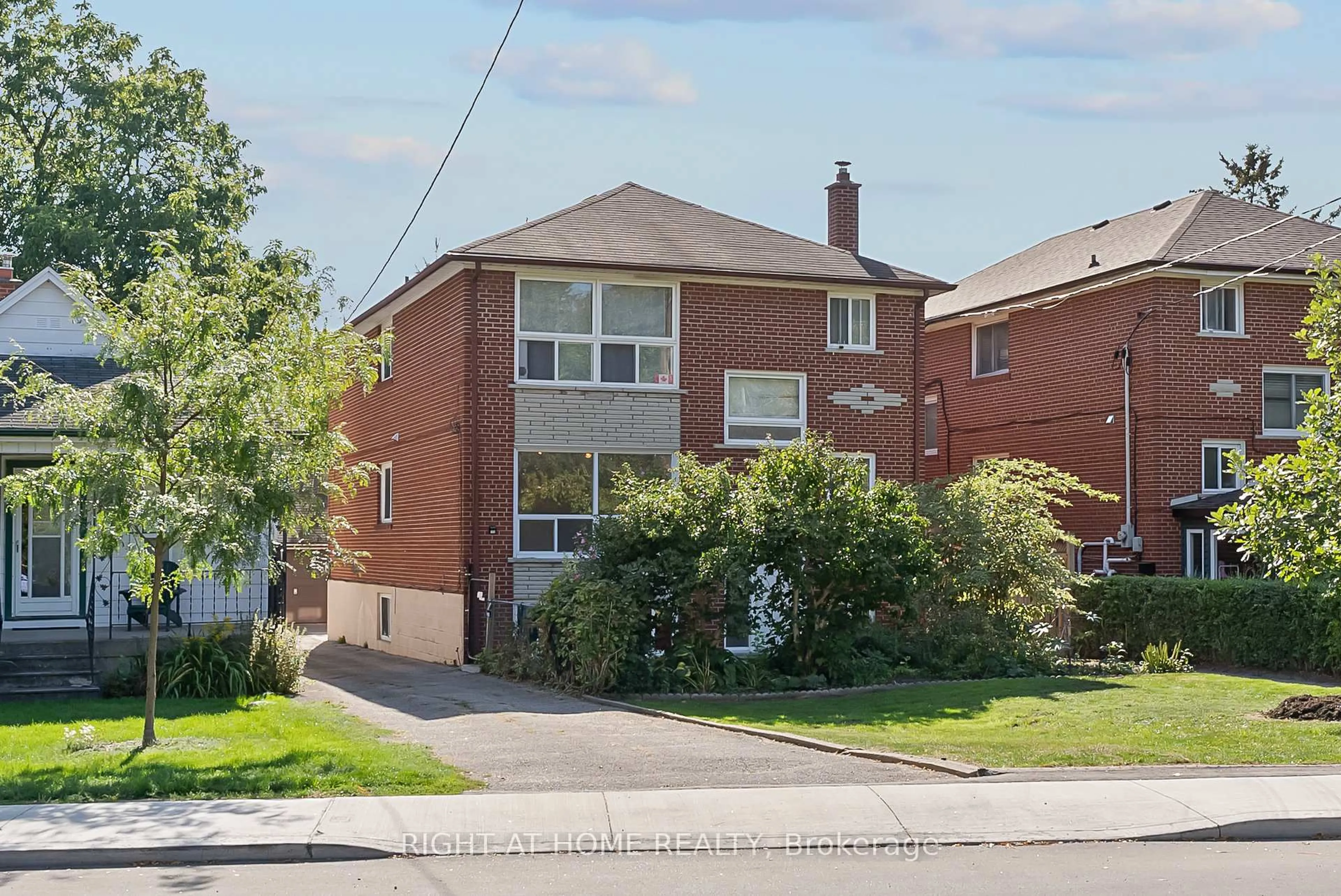 Home with brick exterior material, street for 160 Varsity Rd, Toronto Ontario M6S 4P3