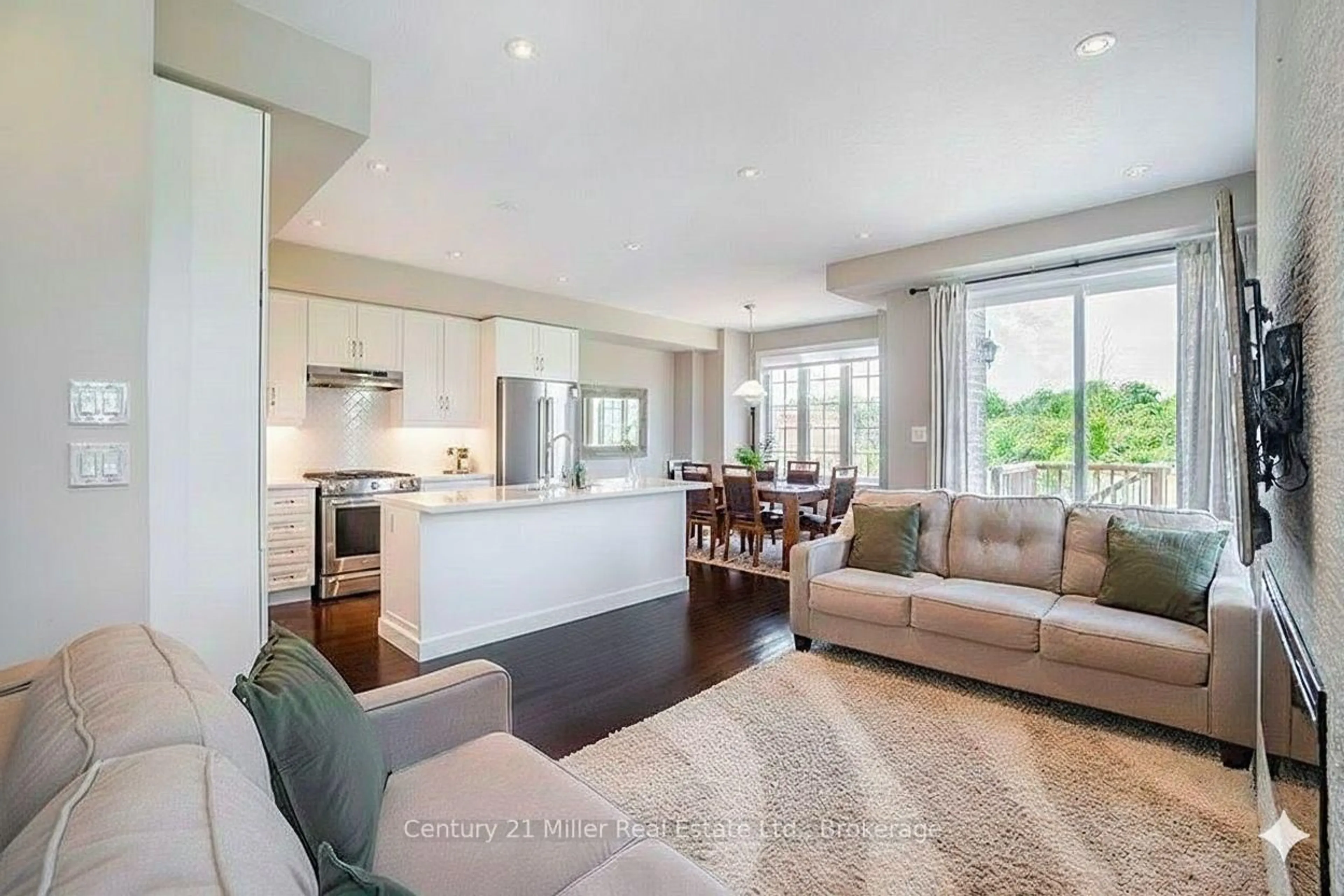 Open concept kitchen, unknown for 399 Threshing Mill Blvd, Oakville Ontario L6H 0P5