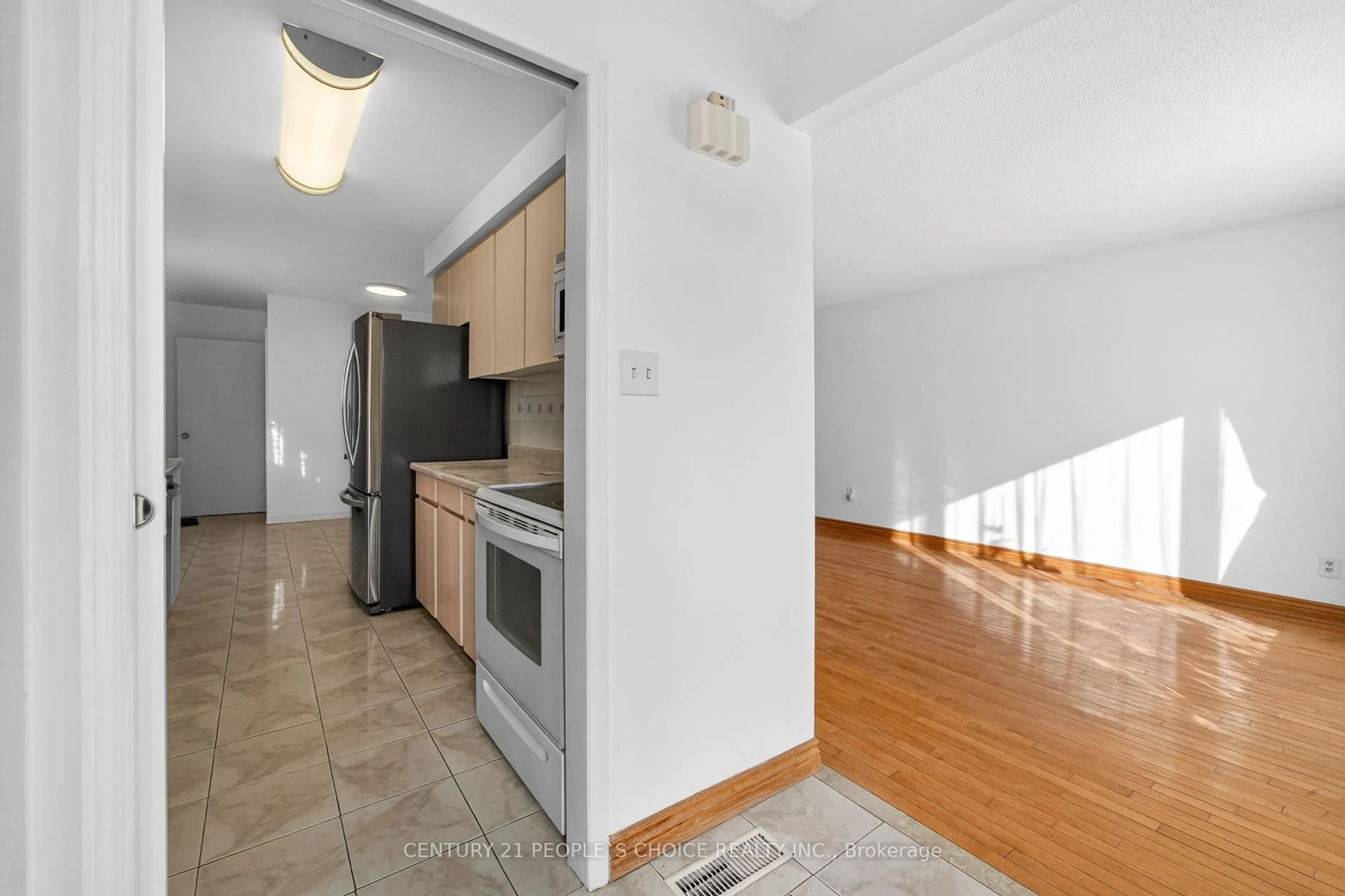 Standard kitchen, unknown for 3404 Monica Dr, Mississauga Ontario L4T 3E7