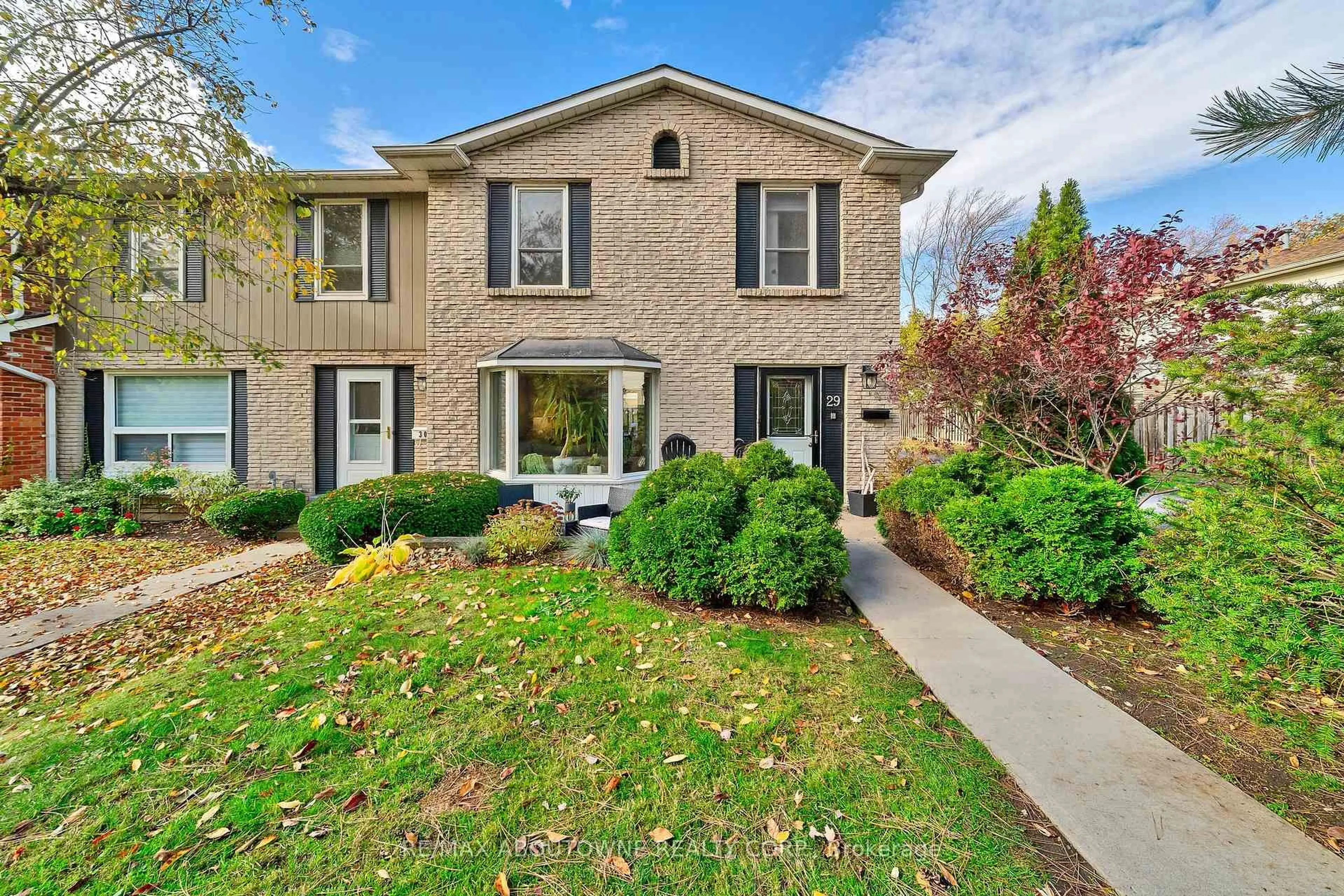 Home with brick exterior material, street for 5475 Lakeshore Rd #29, Burlington Ontario L7L 1E1