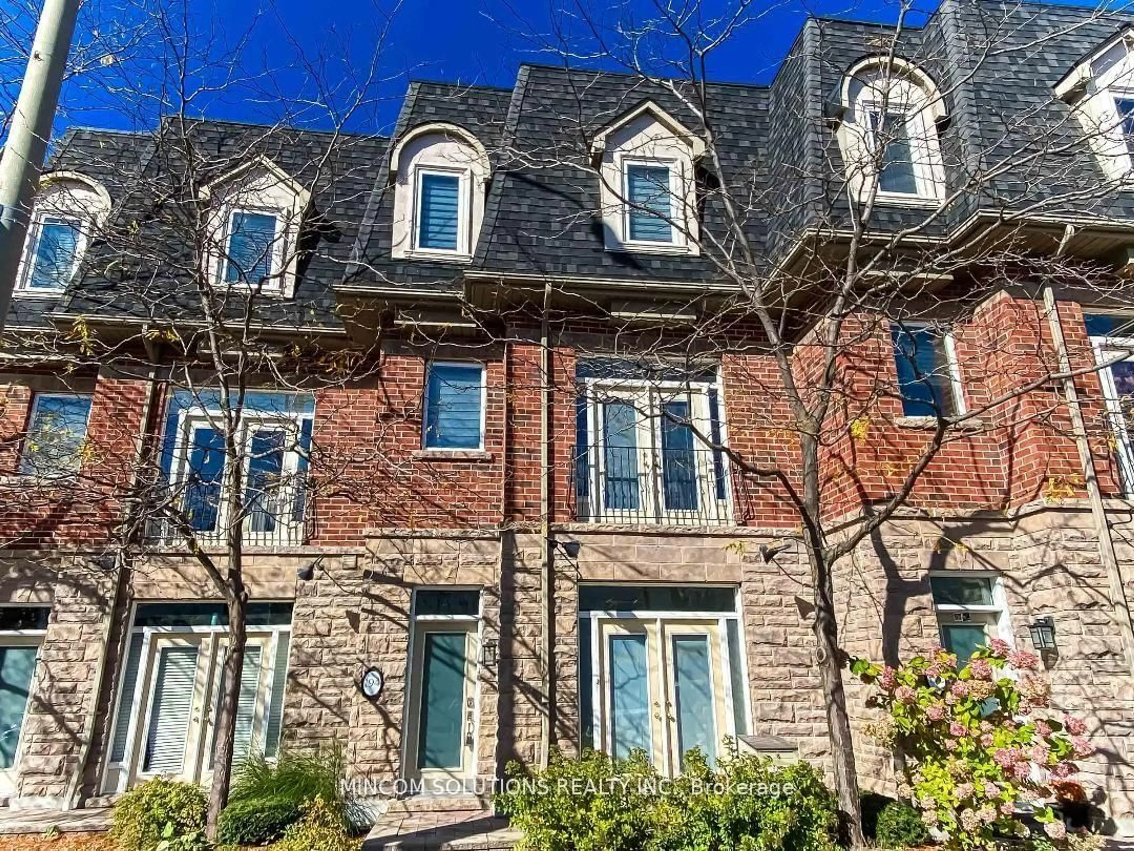 Home with brick exterior material, street for 194 Lakeshore Rd, Mississauga Ontario L5H 1G6