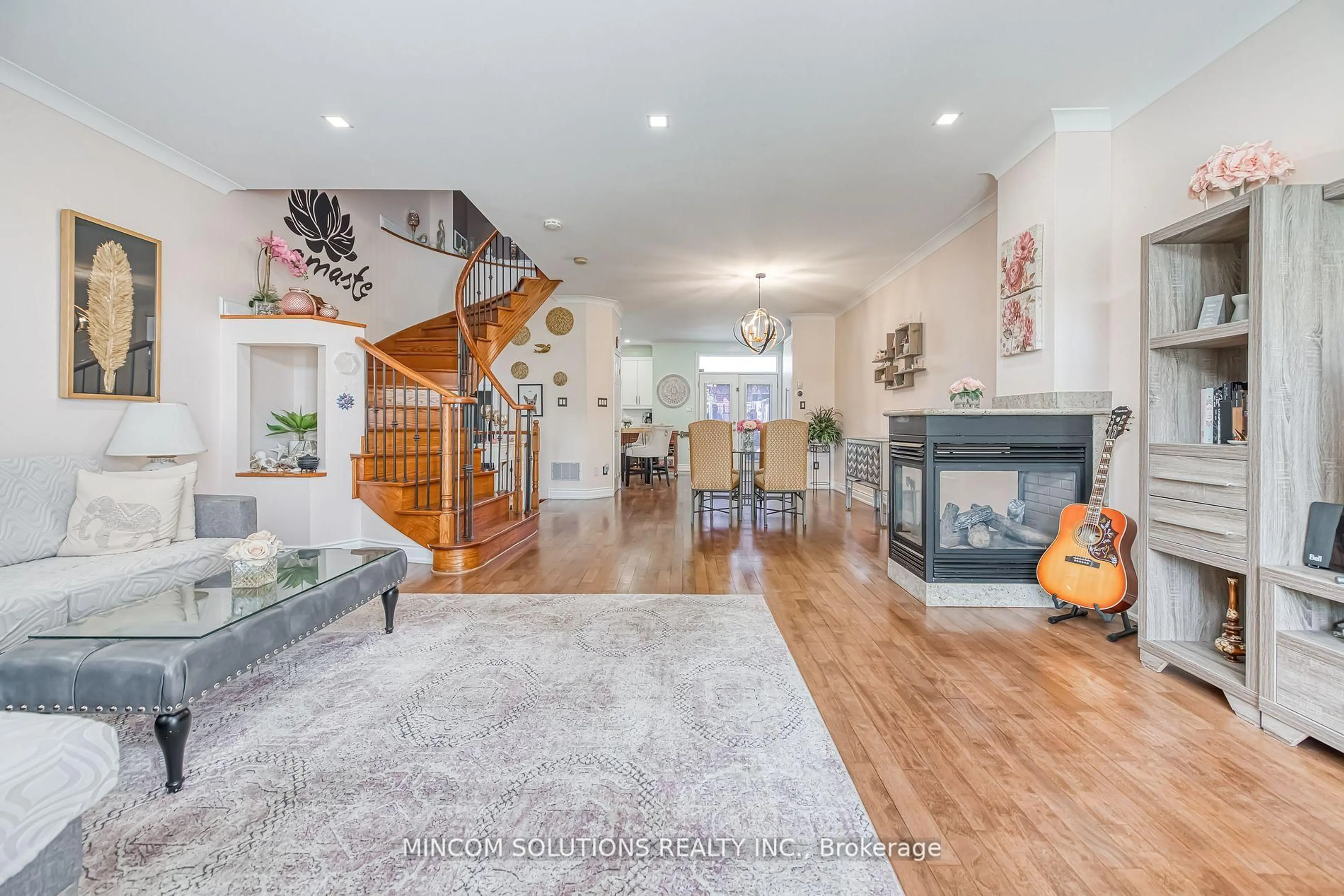 Unknown for 194 Lakeshore Rd, Mississauga Ontario L5H 1G6