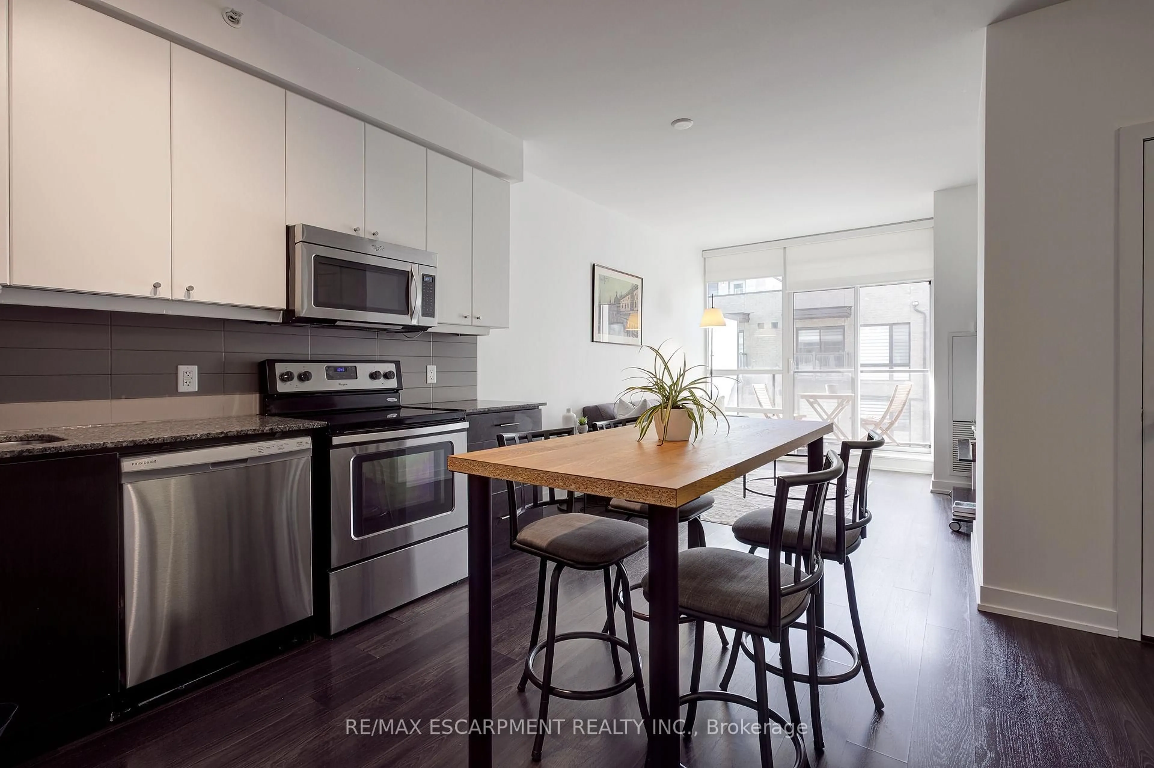 Open concept kitchen, unknown for 8 Fieldway Rd #306, Toronto Ontario M8Z 0C3