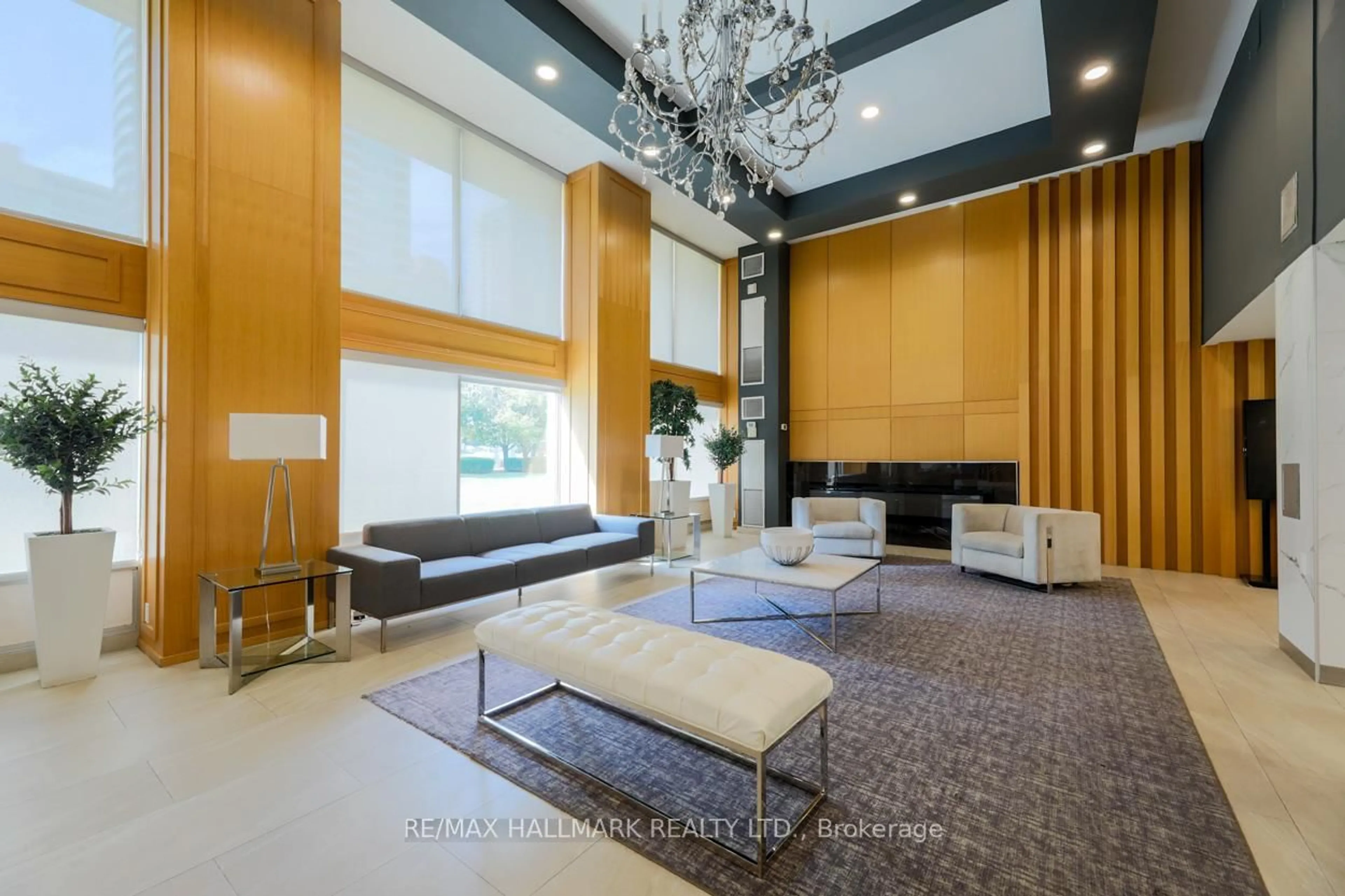 Lobby for 3590 Kaneff Cres #702, Mississauga Ontario L5A 3X3