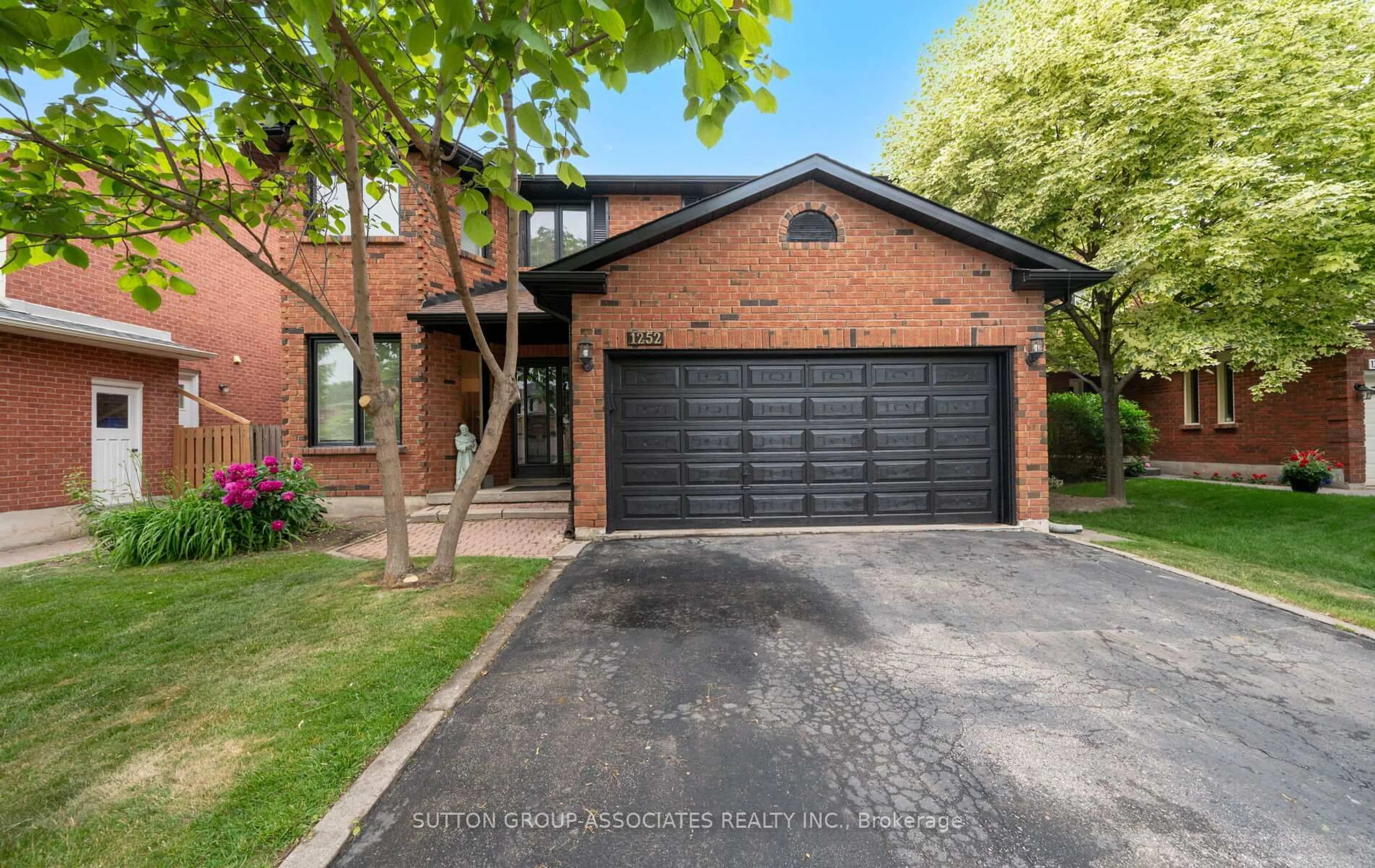 Home with brick exterior material, street for 1252 Greenwood Cres, Oakville Ontario L6J 6W5