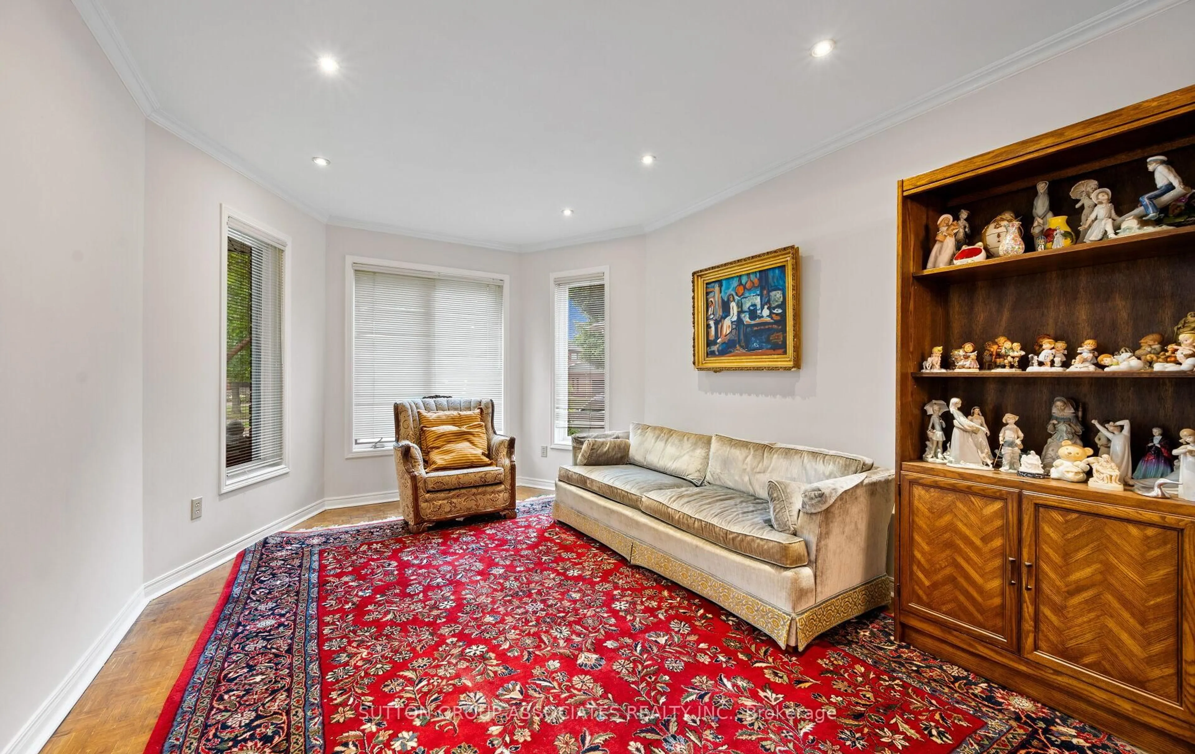 Living room with furniture, carpet floor for 1252 Greenwood Cres, Oakville Ontario L6J 6W5