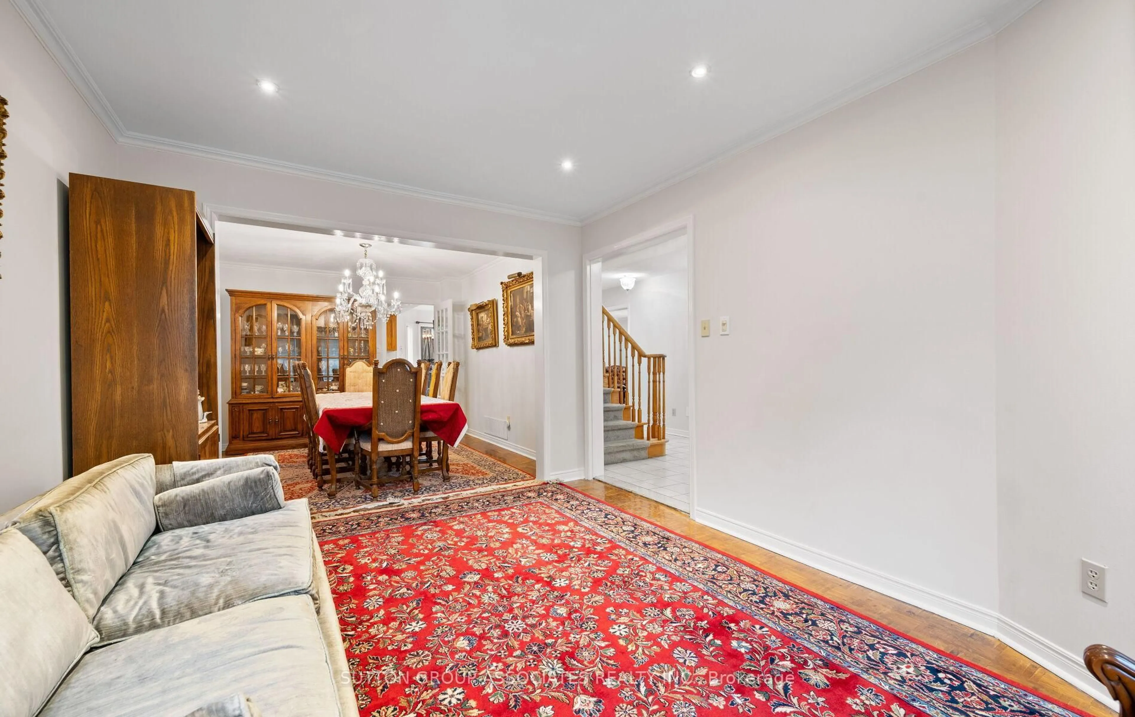 Indoor foyer for 1252 Greenwood Cres, Oakville Ontario L6J 6W5