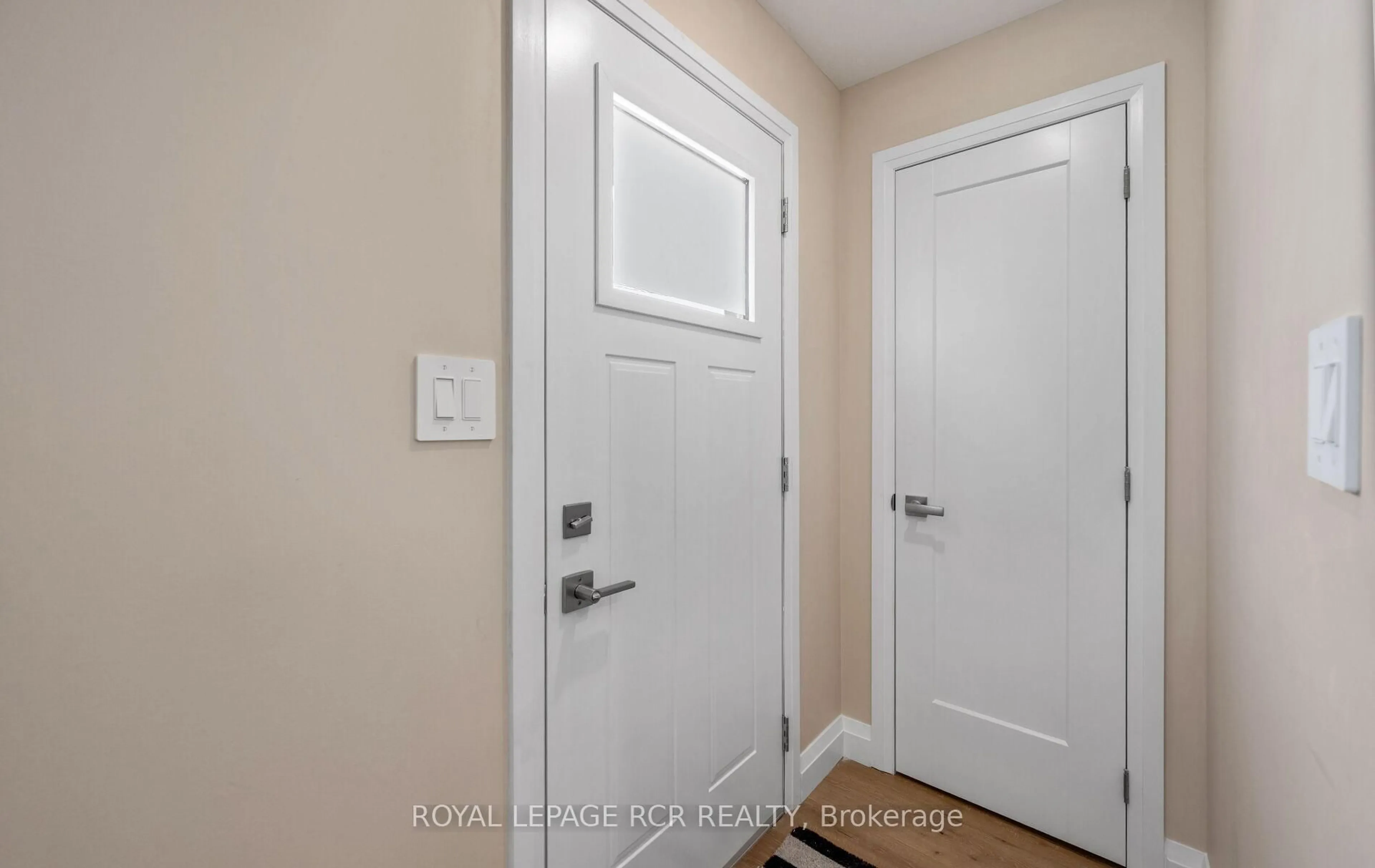 Indoor entryway for 10 Faulkner St, Orangeville Ontario L9W 2G3