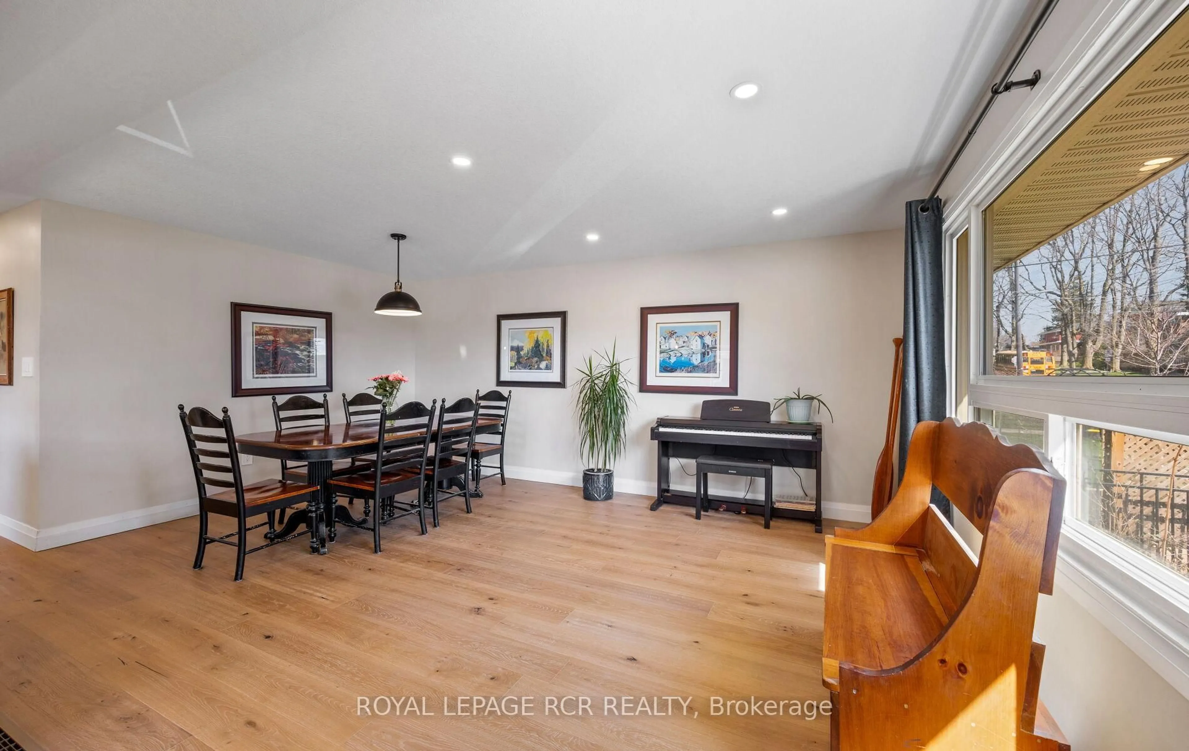 Dining room, wood/laminate floor for 10 Faulkner St, Orangeville Ontario L9W 2G3