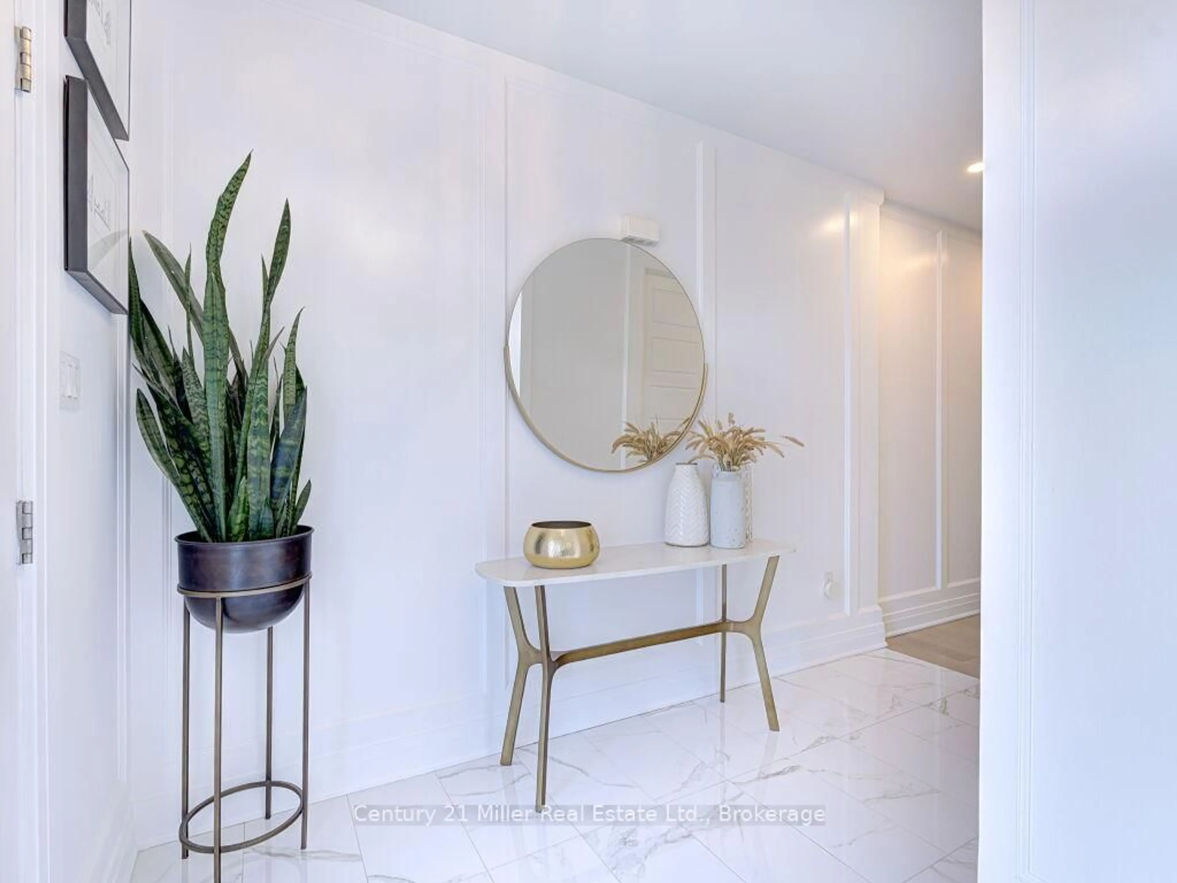 Indoor entryway for 517 Kennedy Circ, Milton Ontario L9E 1R1