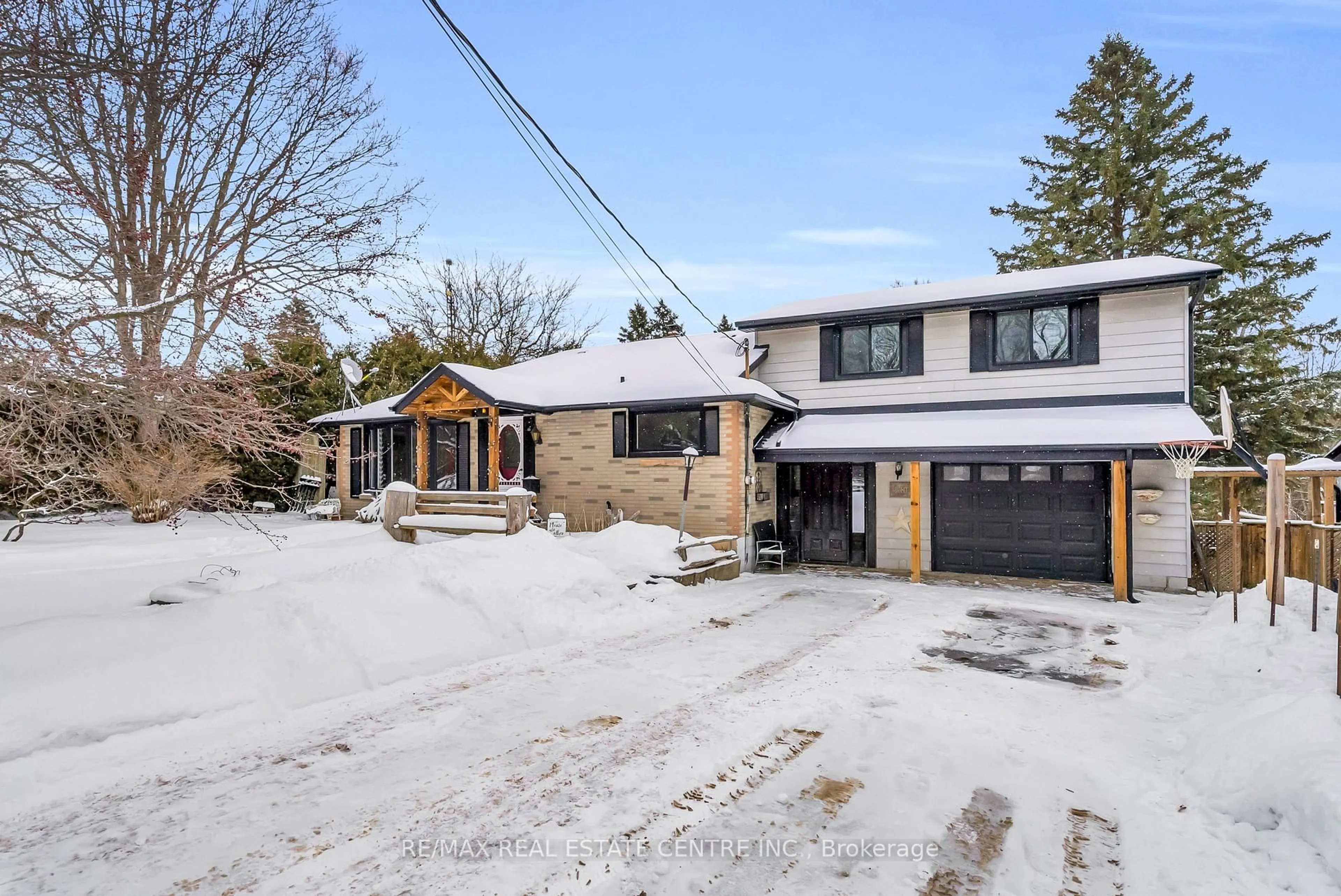 A pic from outside/outdoor area/front of a property/back of a property/a pic from drone, street for 10932 22 Sdrd, Halton Hills Ontario L0P 1H0