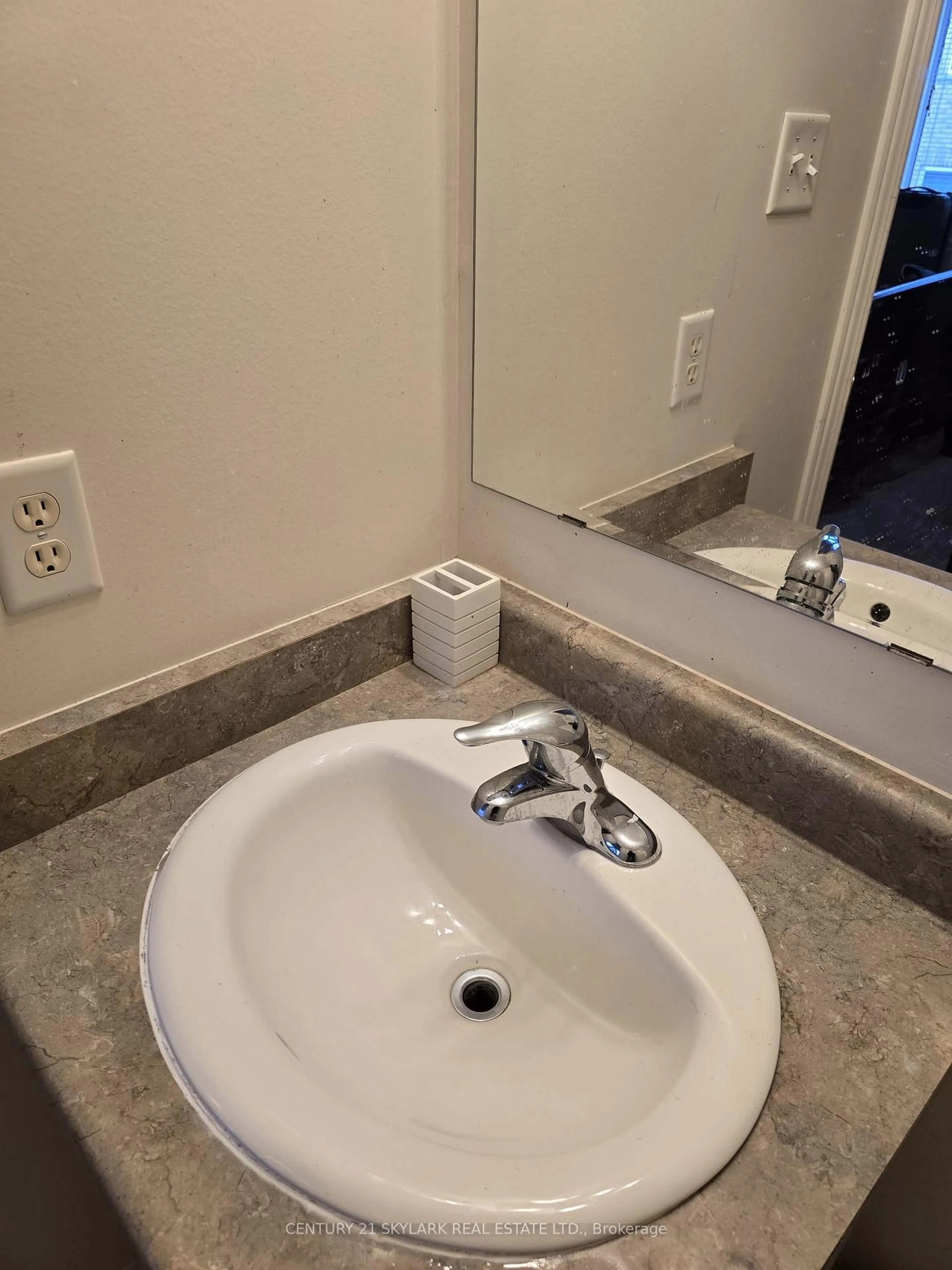 Standard bathroom, unknown for 7127 Chatham Crt, Mississauga Ontario L5N 8R1