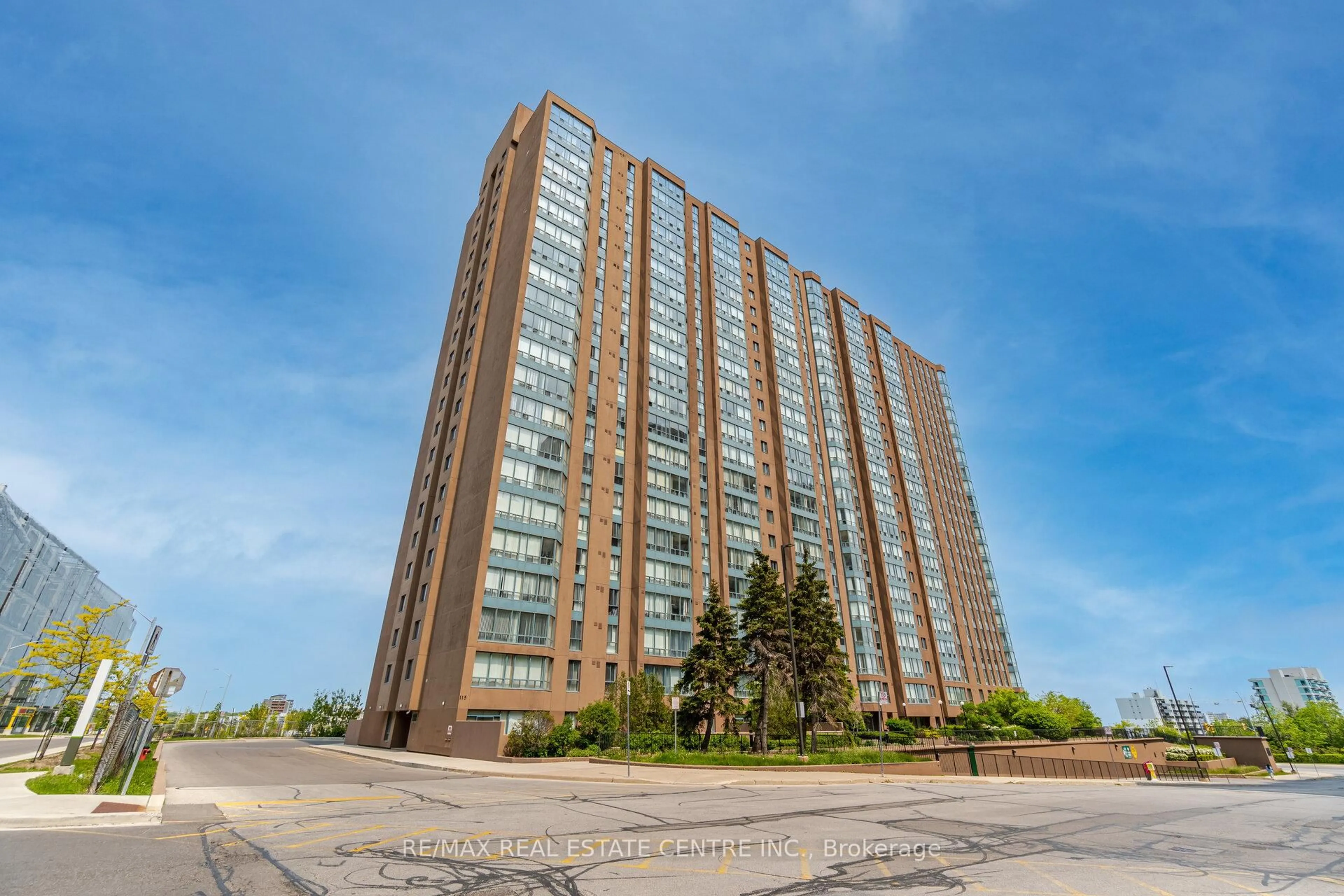 Unknown for 115 Hillcrest Ave #811, Mississauga Ontario L5B 3Y9