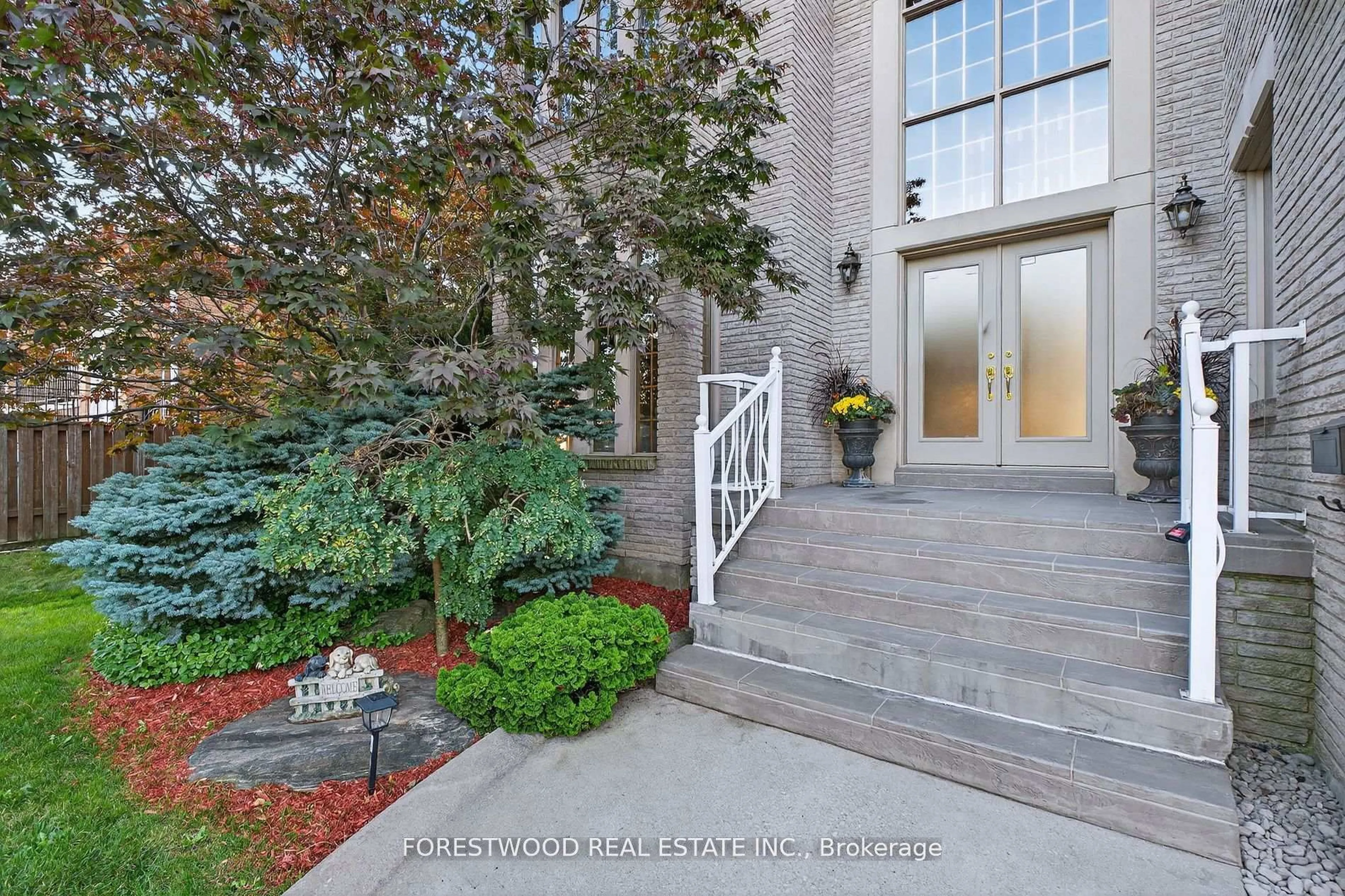 Indoor foyer for 971 Lovingston Cres, Mississauga Ontario L4W 3V7