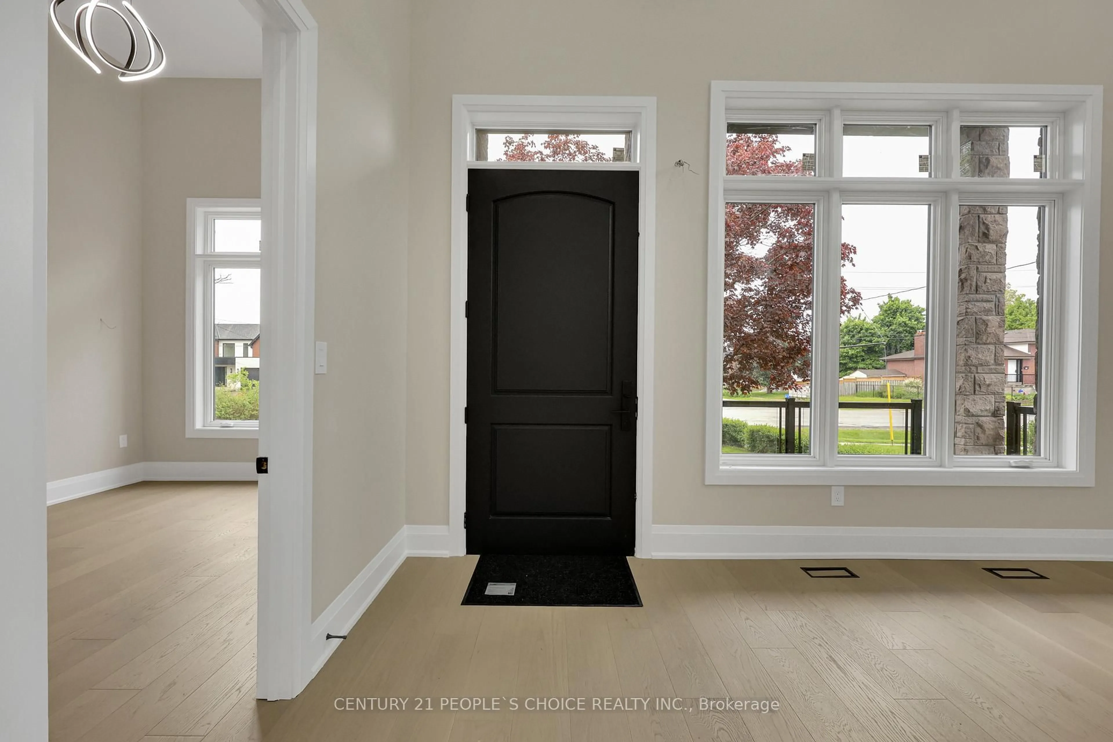 Indoor entryway for 2091 BRIDGE Rd, Oakville Ontario L6L 2E8