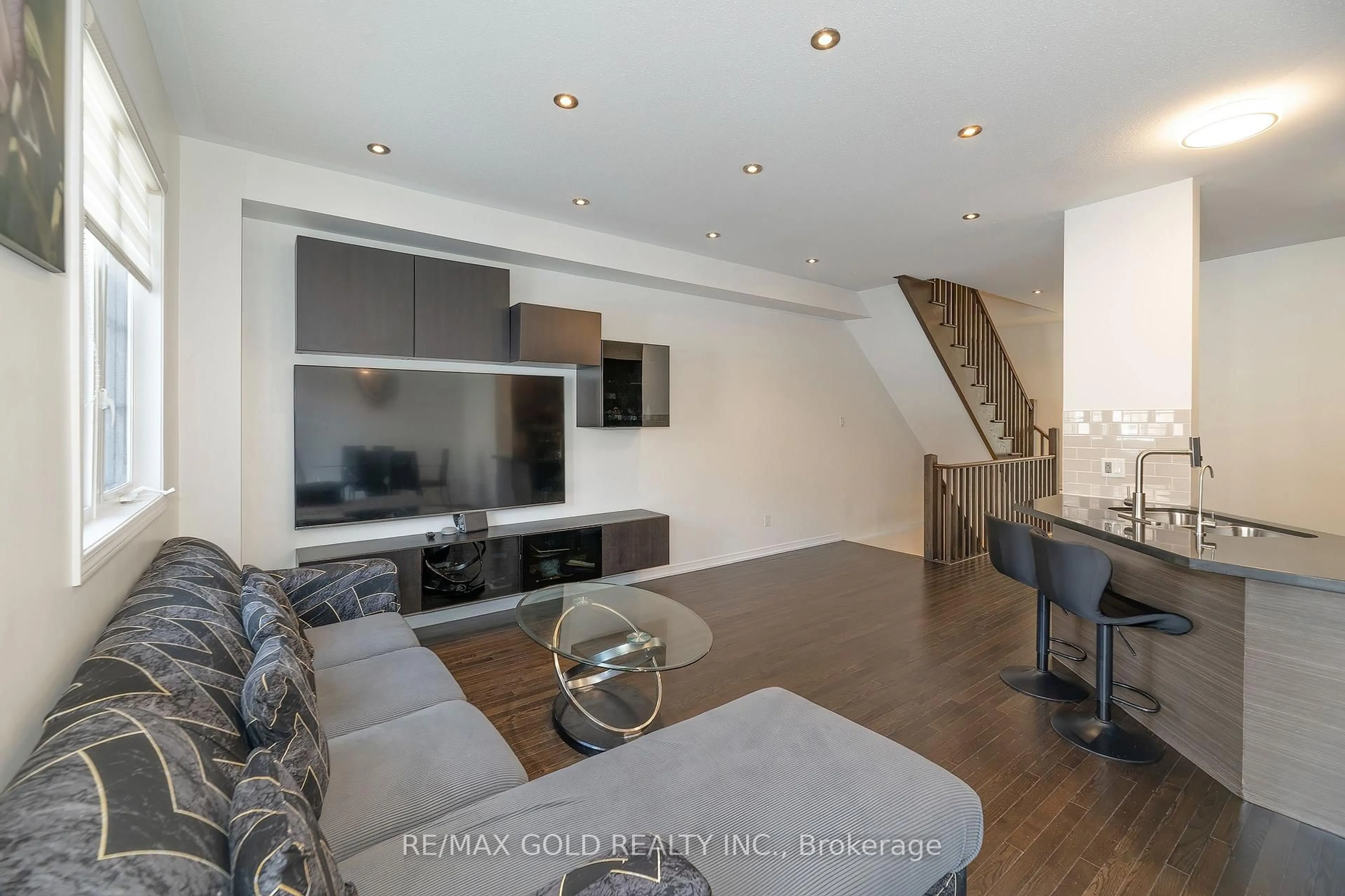 Unknown for 84 Honeyview Tr, Brampton Ontario L6P 4A4