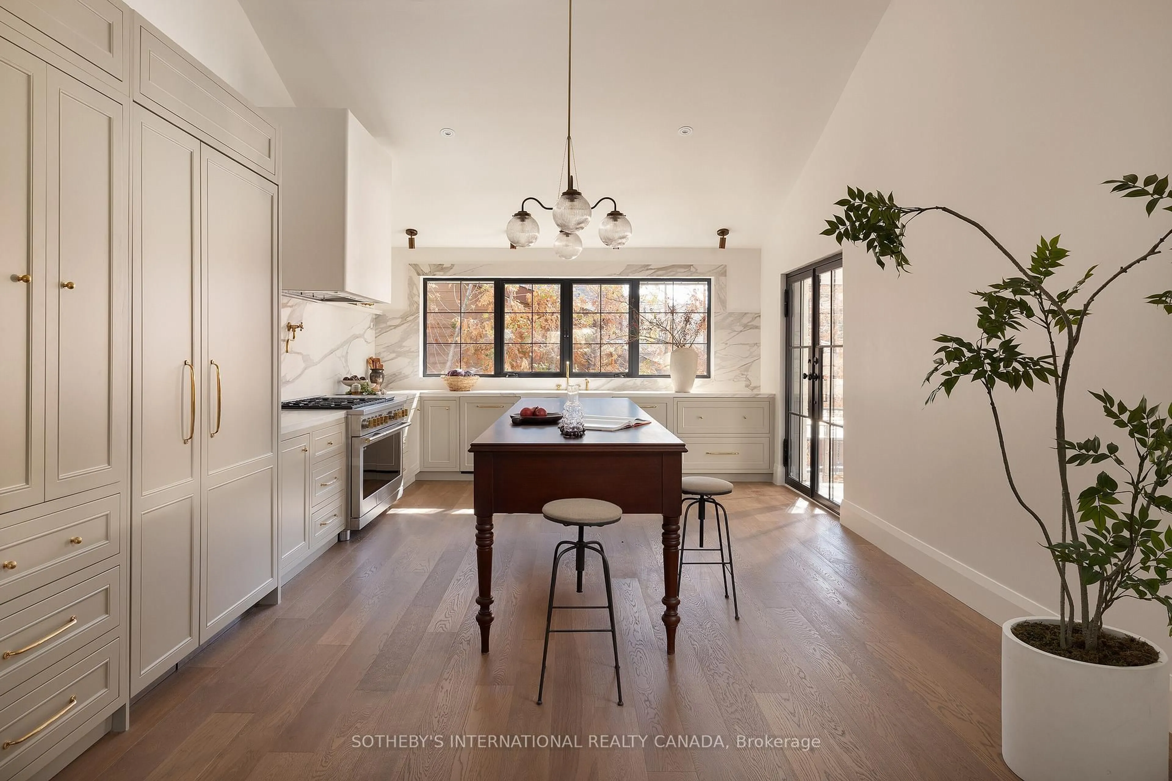 Open concept kitchen, ceramic/tile floor for 36 Rosemeade Ave, Toronto Ontario M8Y 3A3