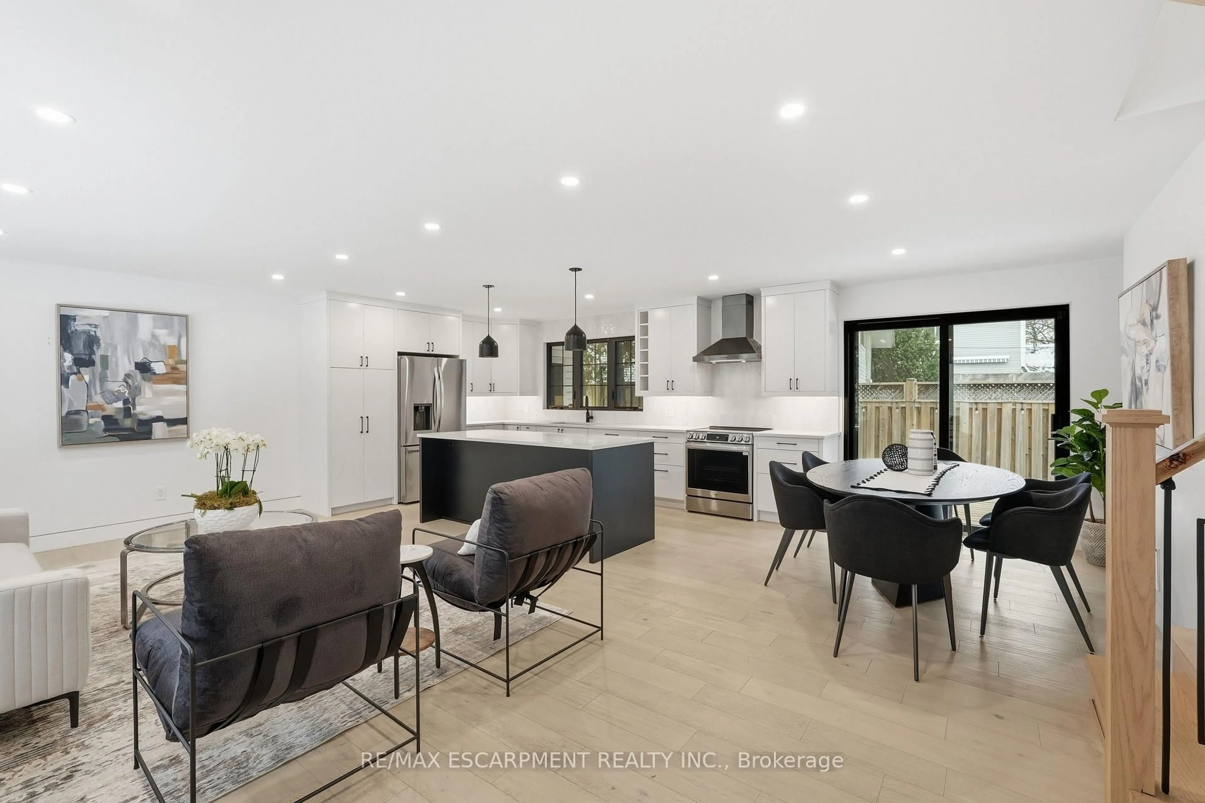 Open concept kitchen, ceramic/tile floor for 5135 Mulberry Dr, Burlington Ontario L7L 3P5