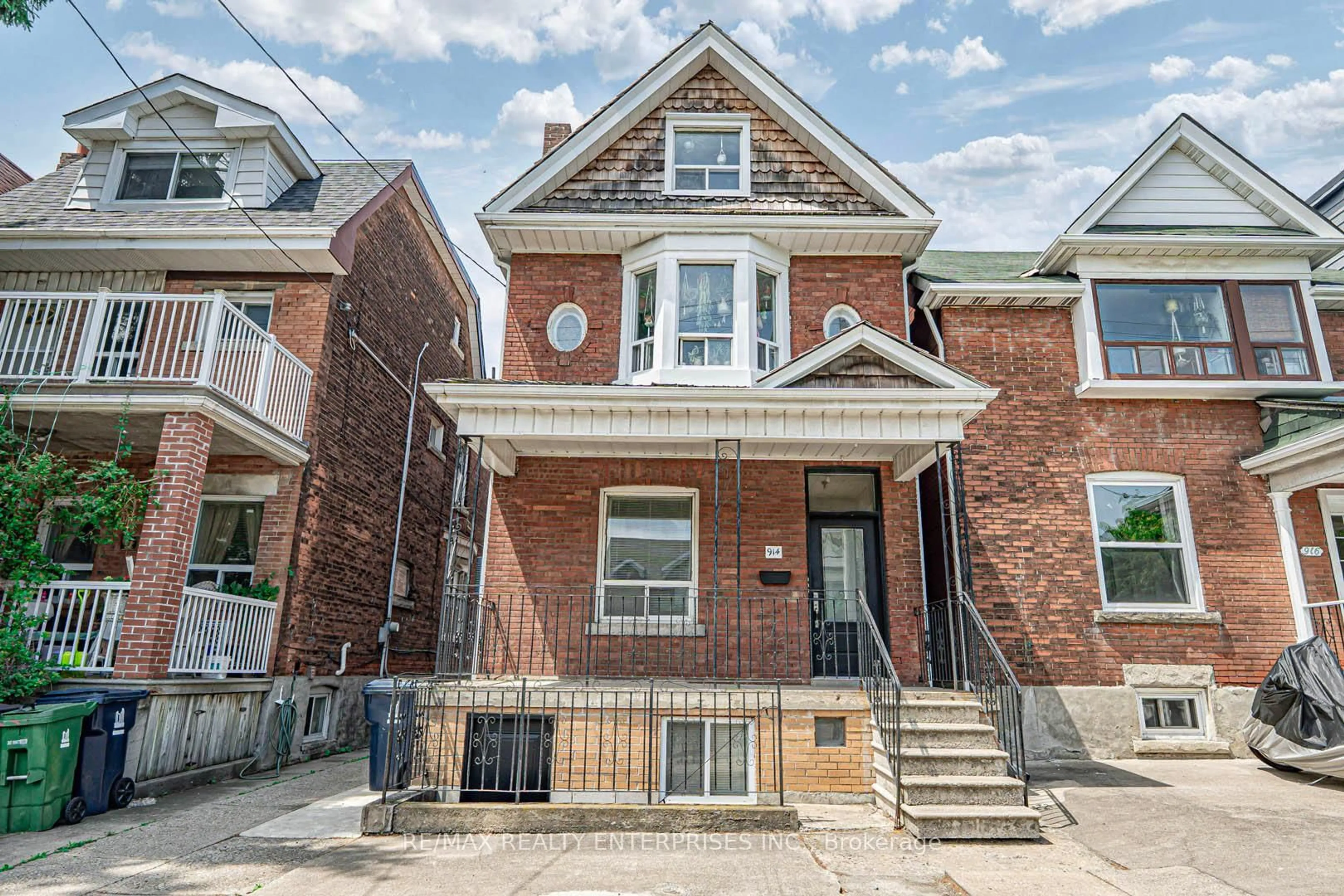 Home with brick exterior material, street for 914 Dovercourt Rd, Toronto Ontario M6H 2X5